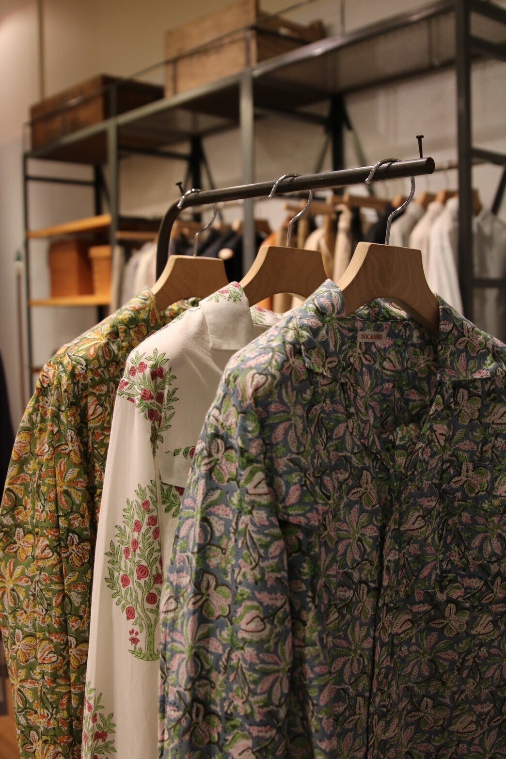 NICENESSオリジナルの花柄ウエスタンシャツ。【2024 S/S NICENESSオリジナルの花柄ウエスタンシャツ。【2024 S/S