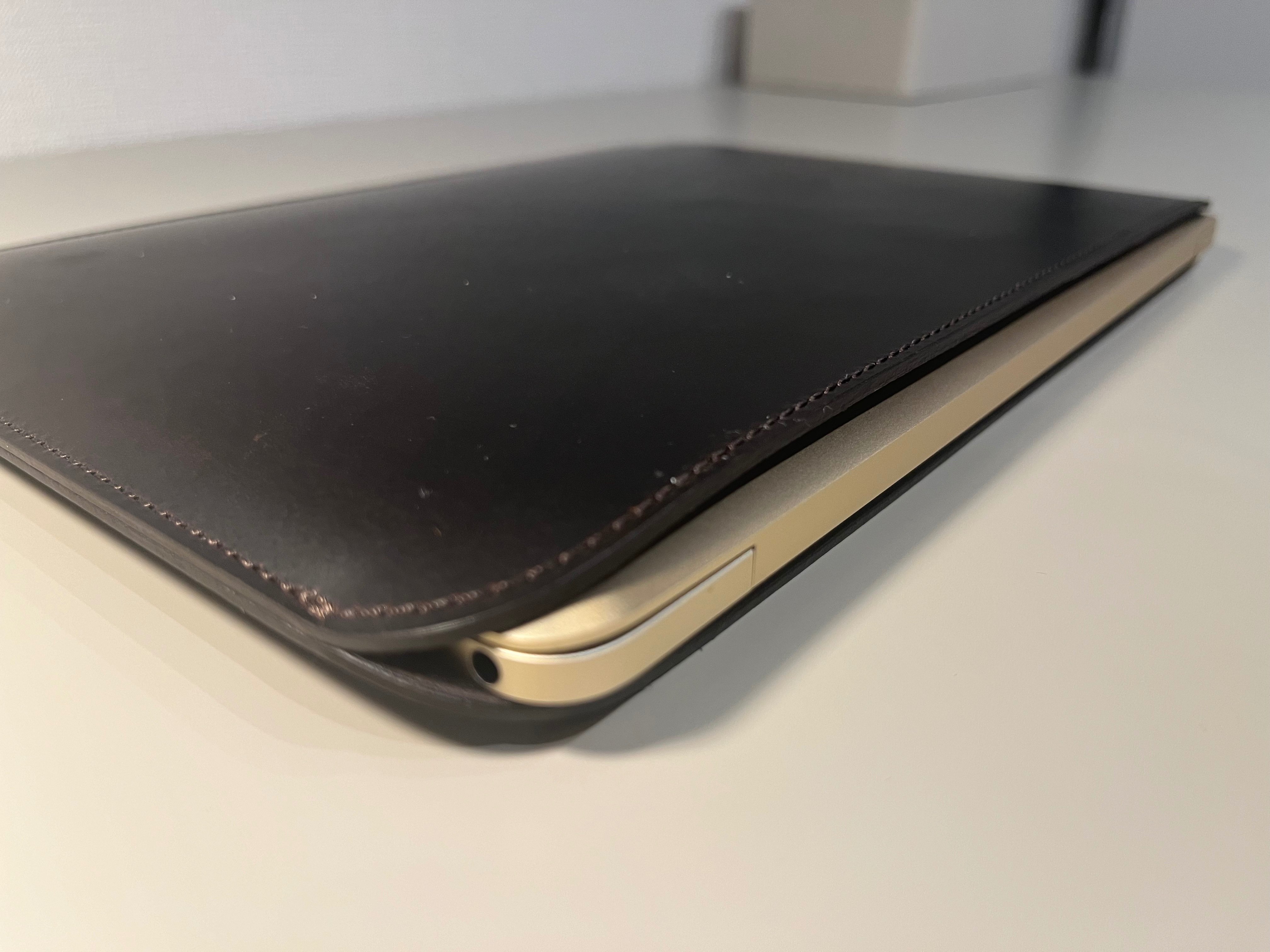 drip Leather MacBook Case ブラック【14インチ】 - ノートPCケース