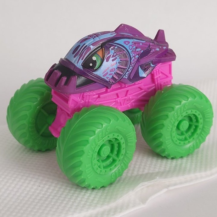 ホットウィール　モンスタートラック　バービー レビュー：ホットウィール・モンスタートラック Color Reveal