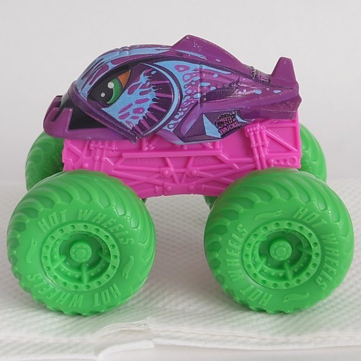 レビュー：ホットウィール・モンスタートラック Color Reveal Piran