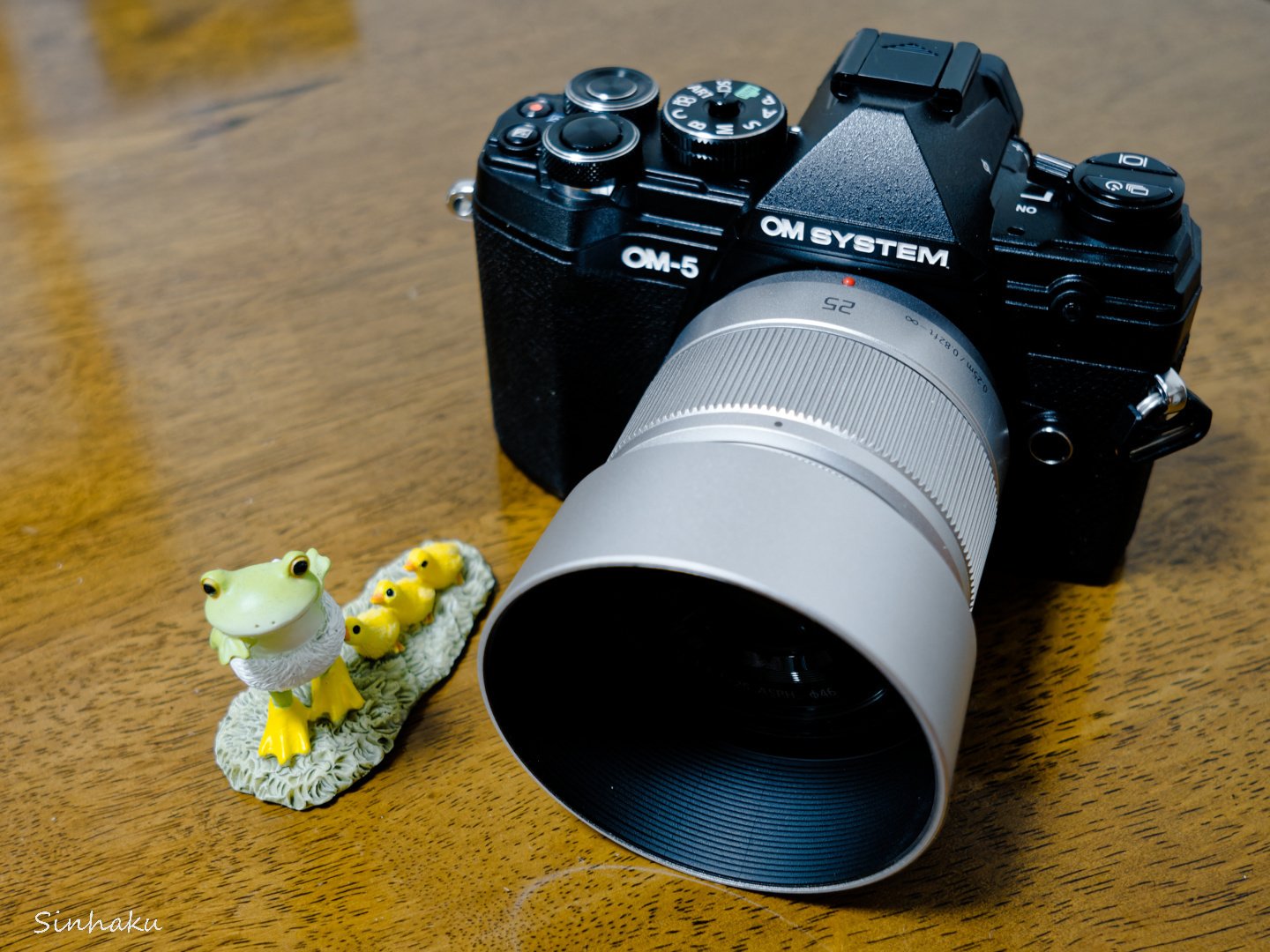 LUMIX G 25mm/F1.7 ASPH.　ショック品不具合あり マイクロフォーサーズでもこれだけボケる。「LUMIX G 25mm/F1.7