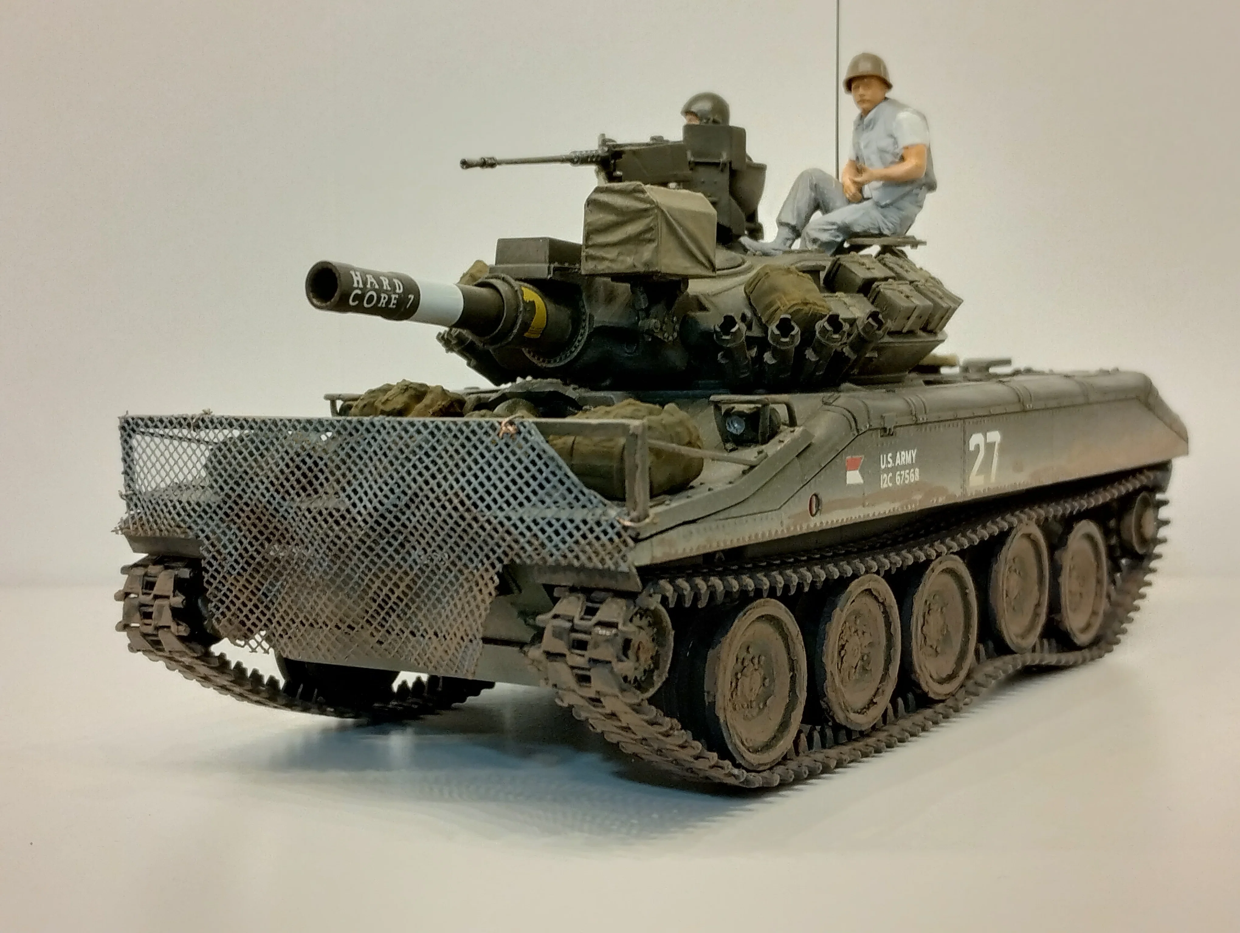 タミヤ1/35M551シェリダン完成模型 タミヤ 1/35 M551シェリダン 完成品