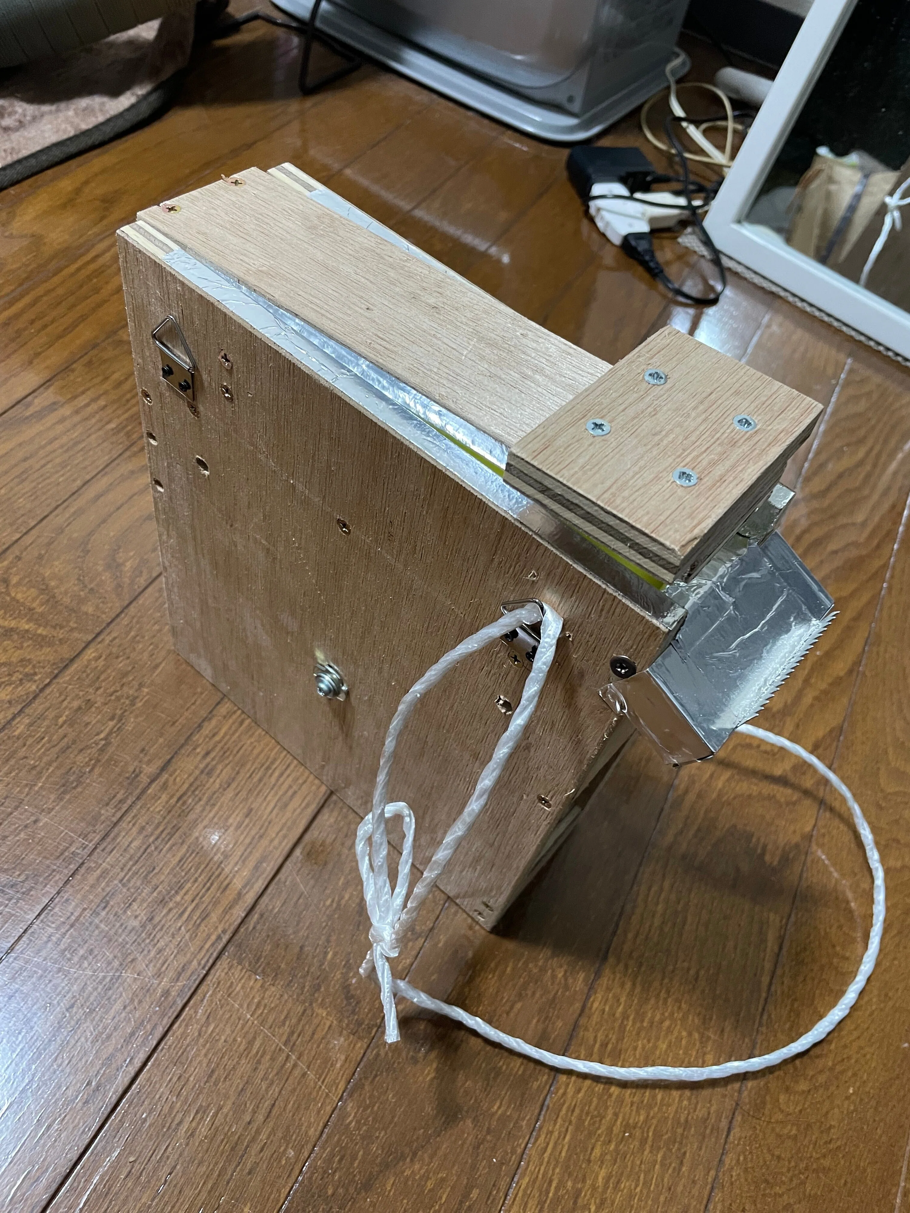 DIYツールをDIYで自作した件「肩掛け式水ガムテープの繰出機 編