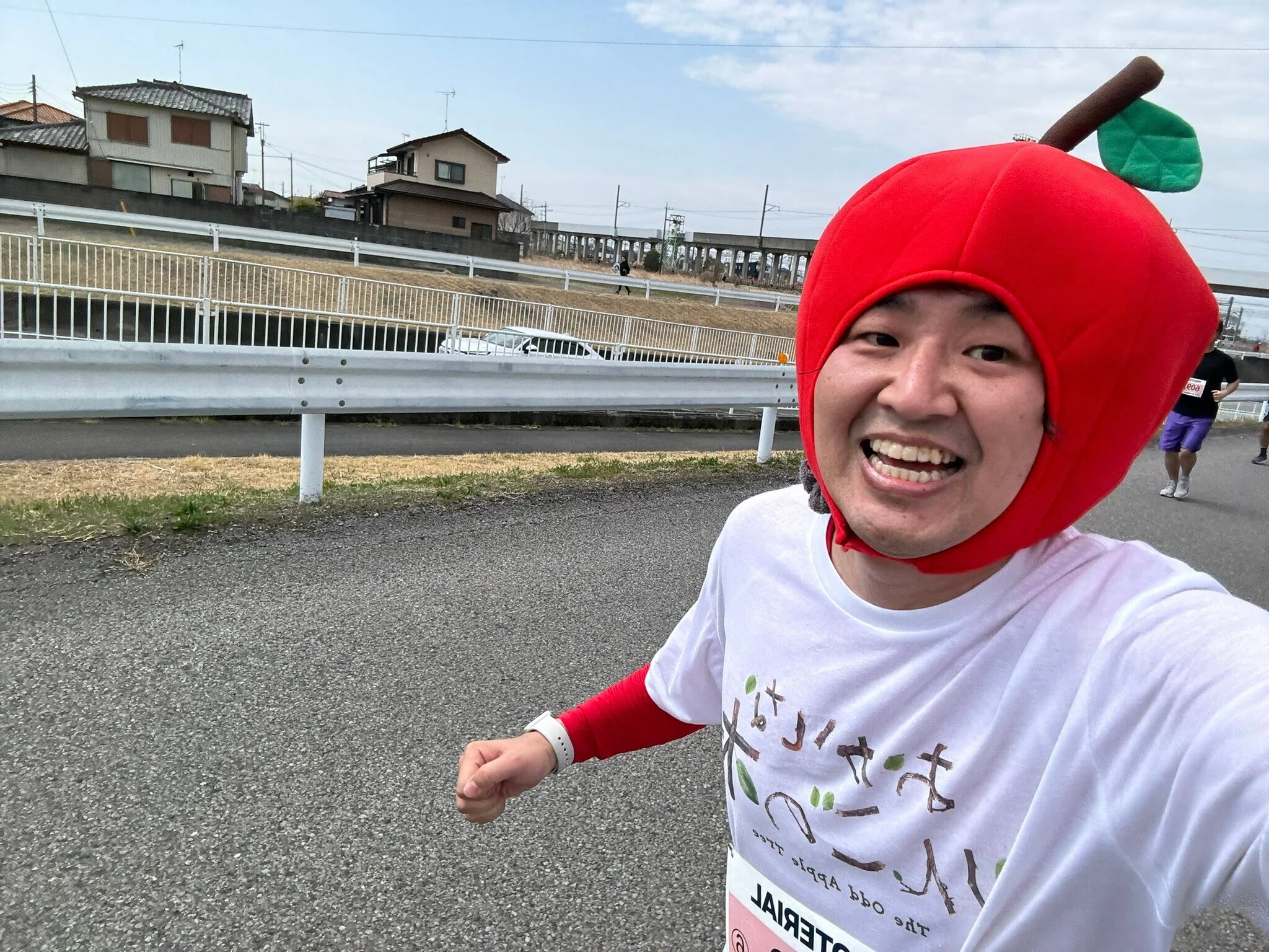 うりんこ様　アルベロベロ　マラソン　チュニック 人見知りの僕がなぜ「りんごちゃん」として熊谷マラソンに出場したのか