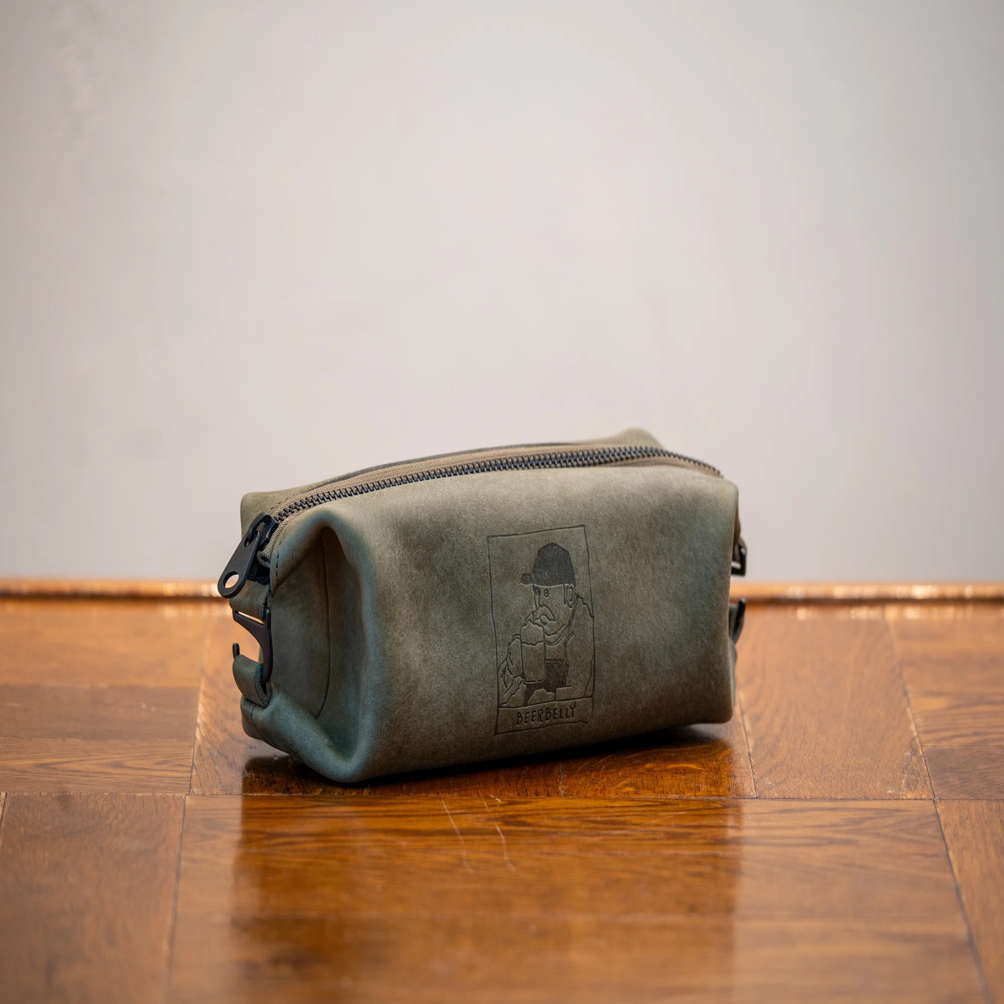 BEERBELLY Chelsea Pouch［2つの顔を持つポーチでありつつサコッシュ 