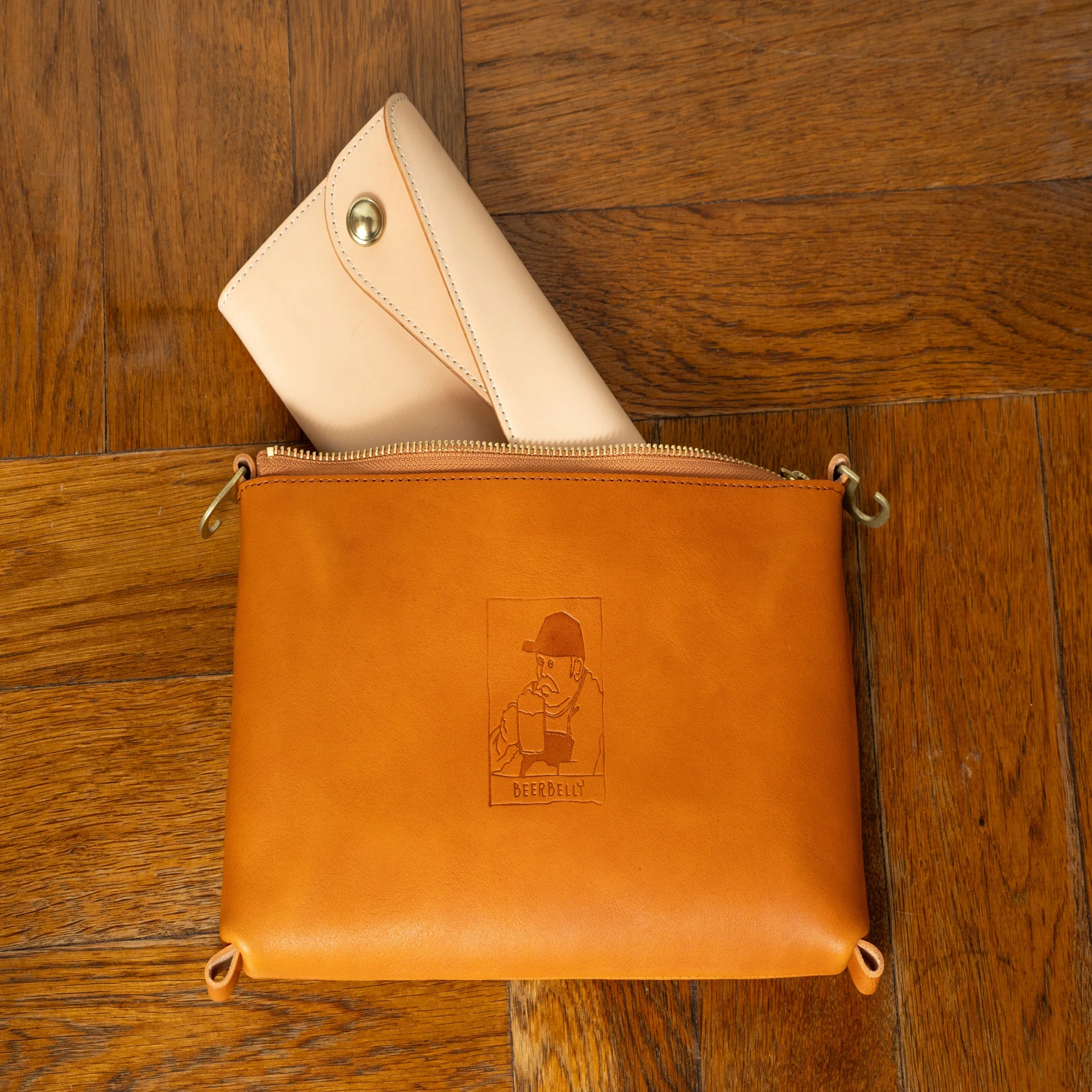 BEERBELLY Chelsea Pouch［2つの顔を持つポーチでありつつサコッシュ 
