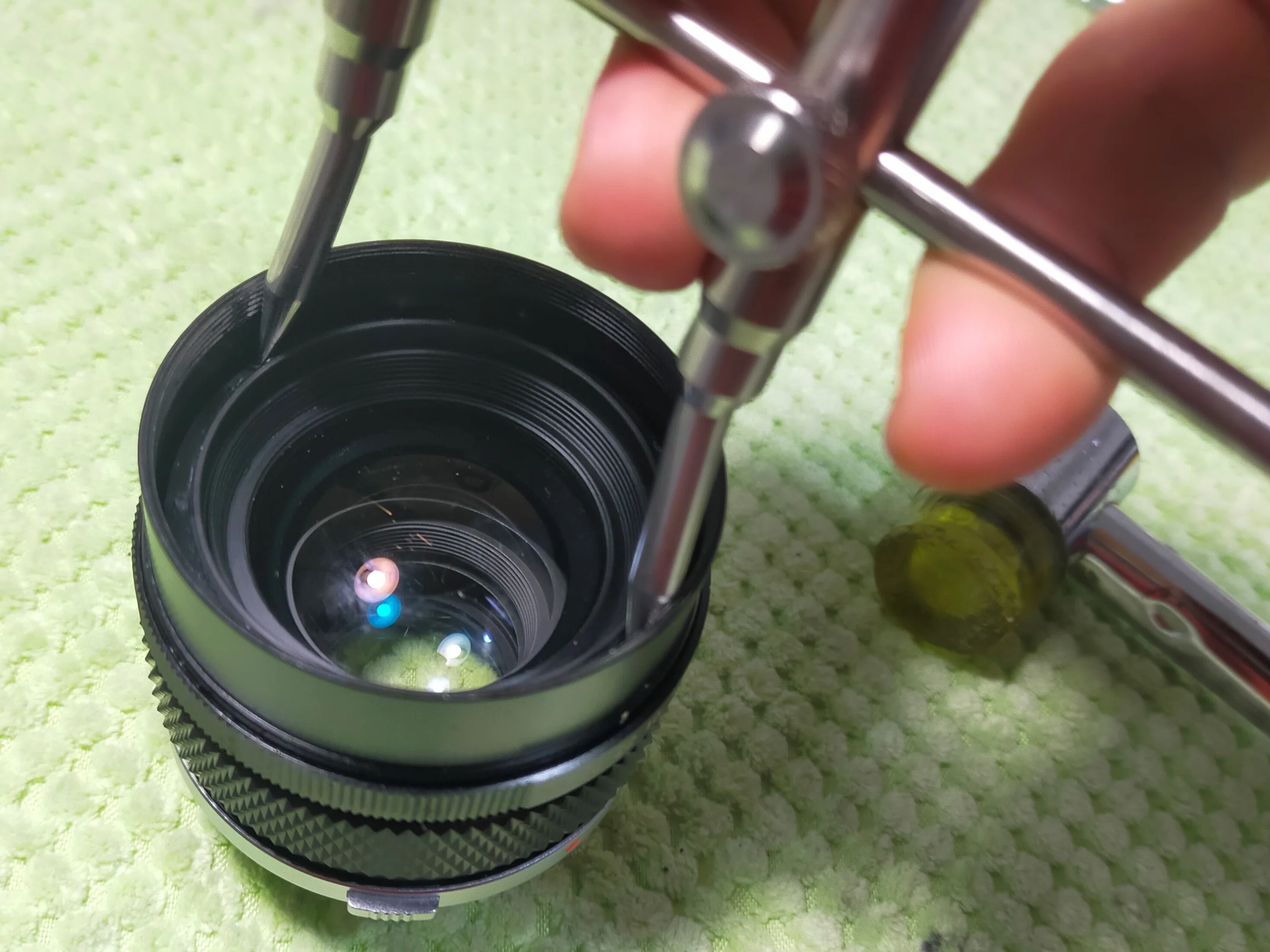 Olympus OM-SYSTEM 135mm F/4.5の分解｜フィルムカメラ修理のアクアカメラ