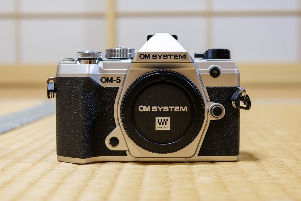 OM SYSTEM OM-5 ショット数847 レビュー】OM SYSTEM OM-5｜七語零黎の「青・空・虹」