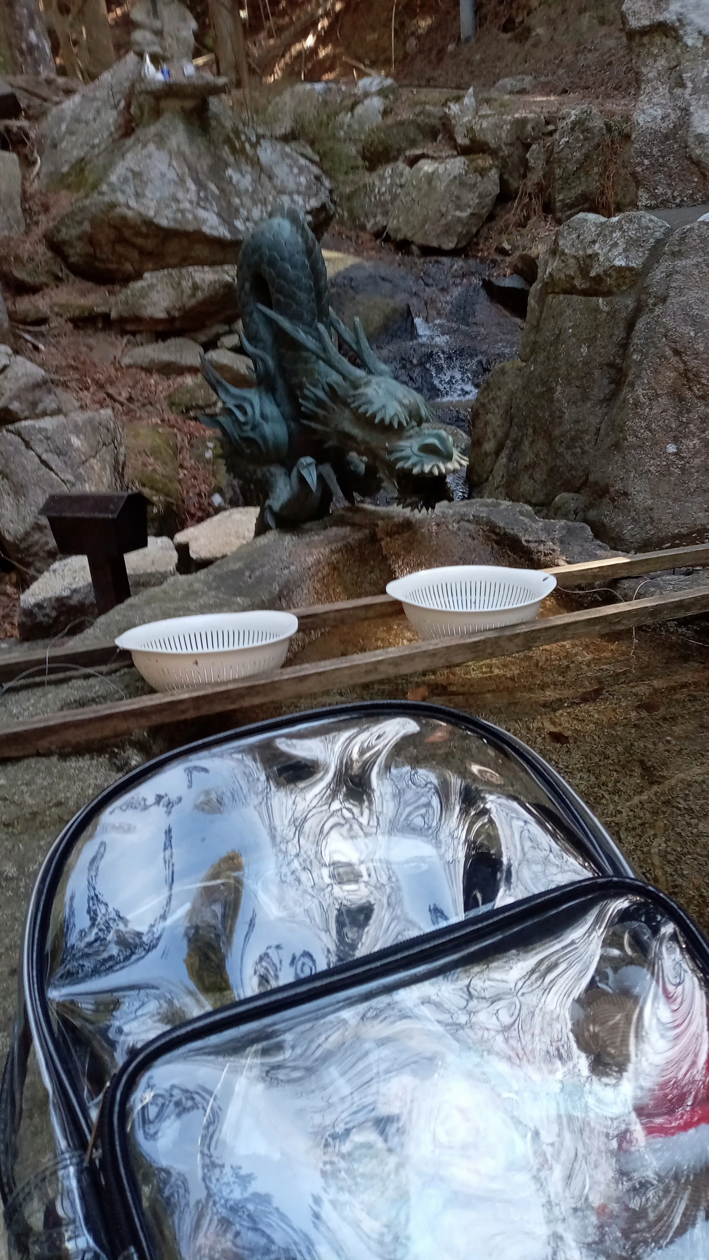 風速25.1m以上か？ 気温3度の暴風の中の金華山黄金山神社の奥宮・山頂