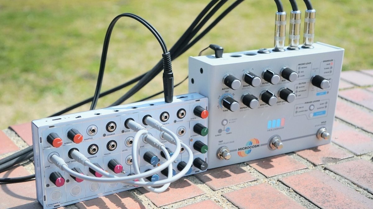 ①手にのるセミモジュラーシンセは小宇宙をまとって / Pluto with  