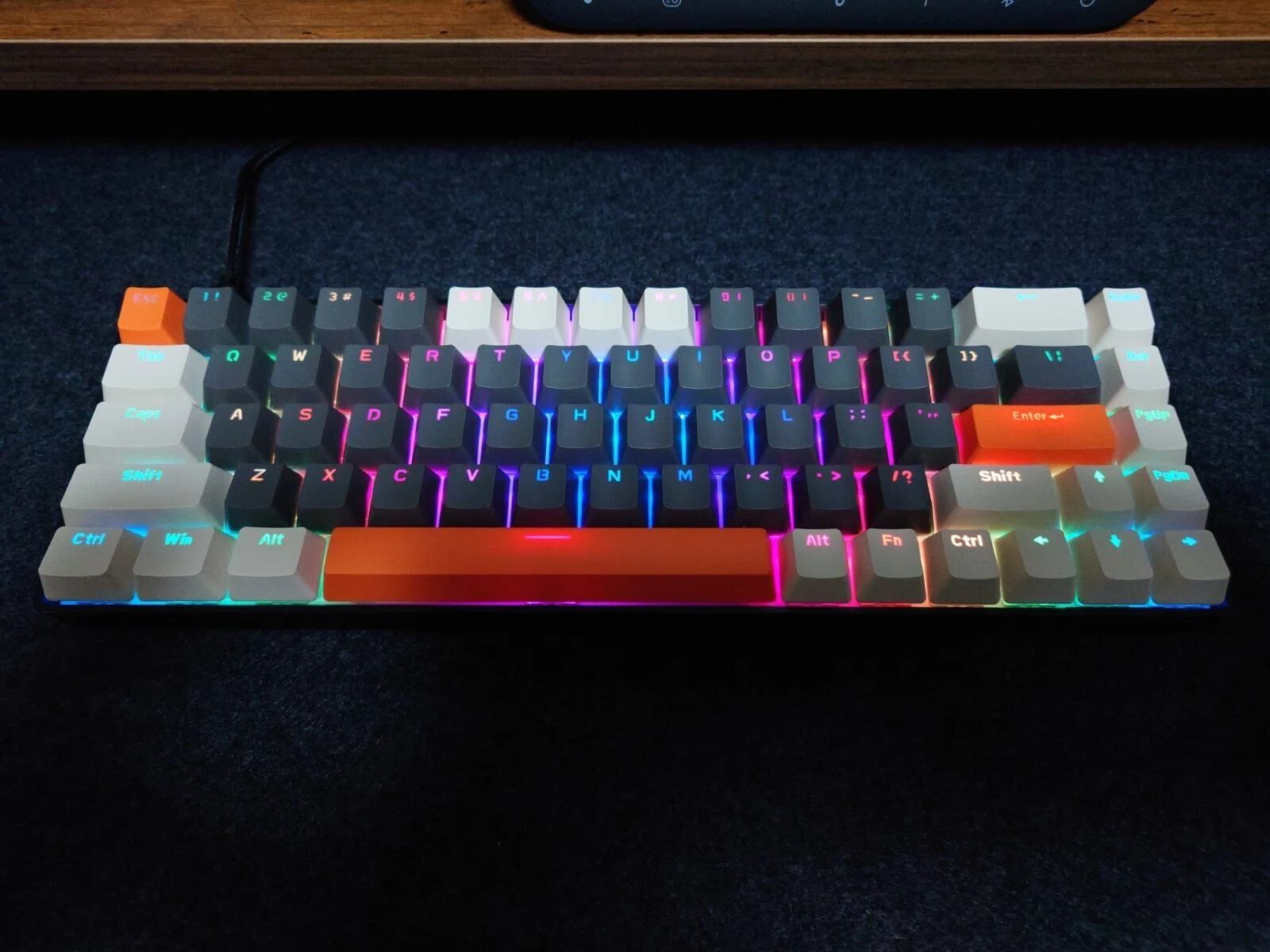 ガジェットレビュー】オシャレな中華製メカニカルキーボード│ZIYOU