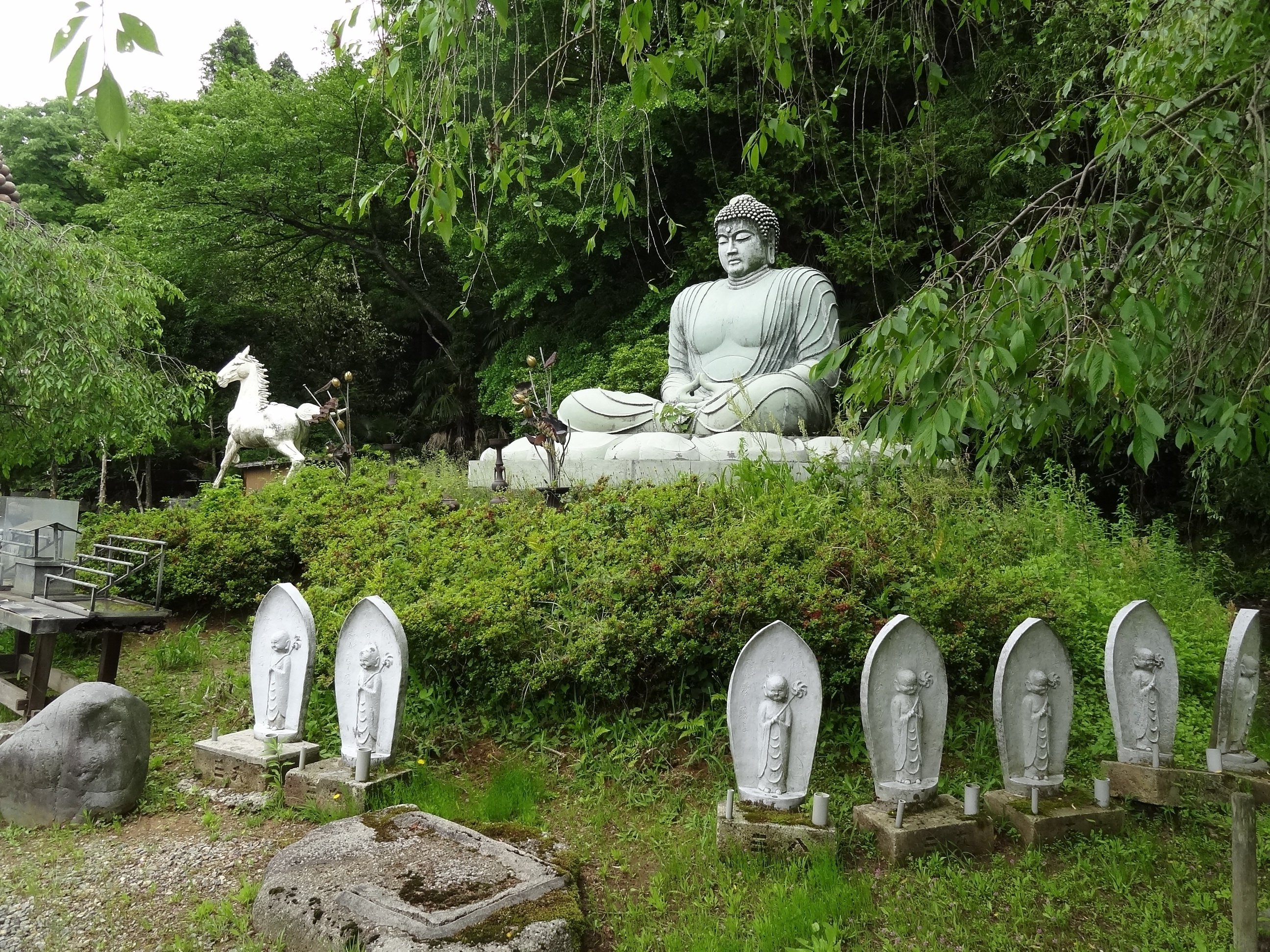 仏像ﾜﾝﾀﾞｰﾗﾝﾄﾞ「ハニベ巌窟院」楽しみながら仏教を学ぶ【北陸シリーズ
