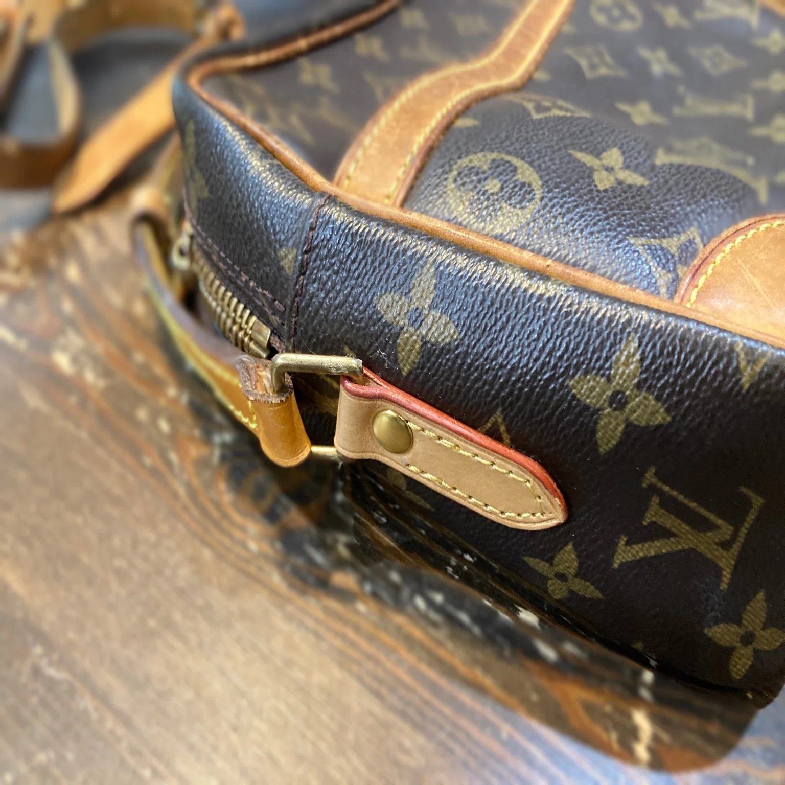 ショルダーストラップの根付交換】Louis Vuitton/ルイヴィトンの 