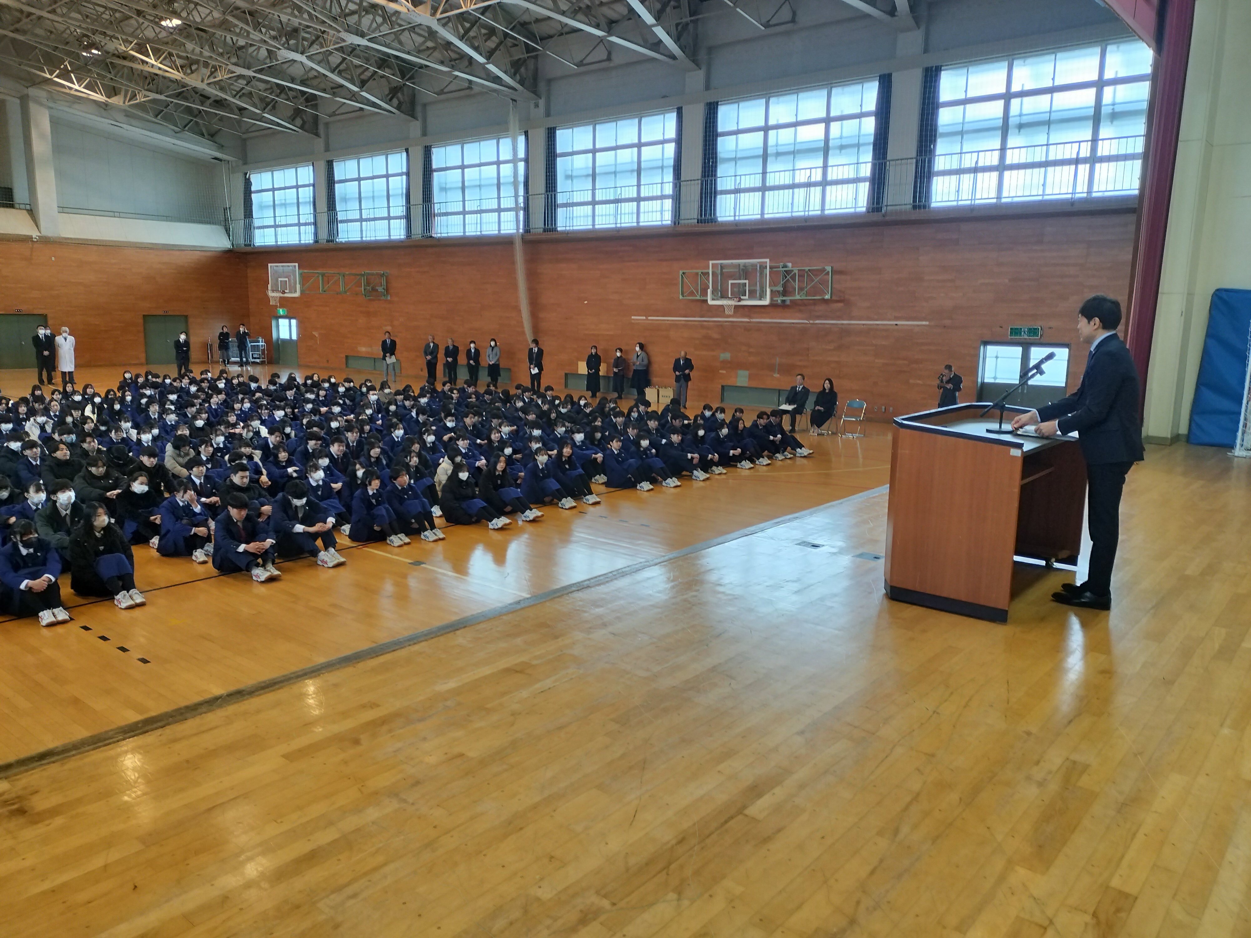 不来方高校 表彰式・終業式・離任式・退任式｜岩手県立不来方高等学校