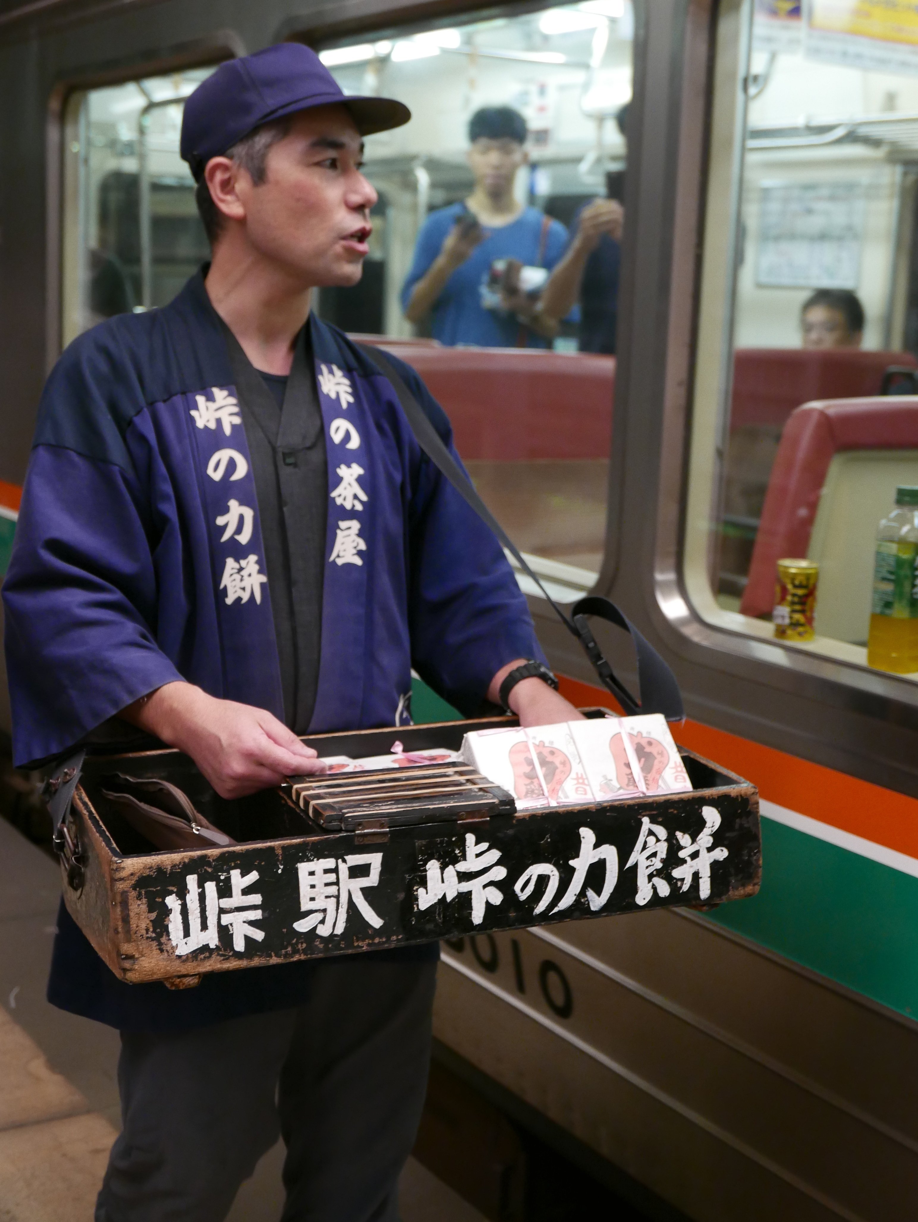 ひとりでもお客さんが来てくれる限り- JR東日本唯一の立ち売り駅に響く