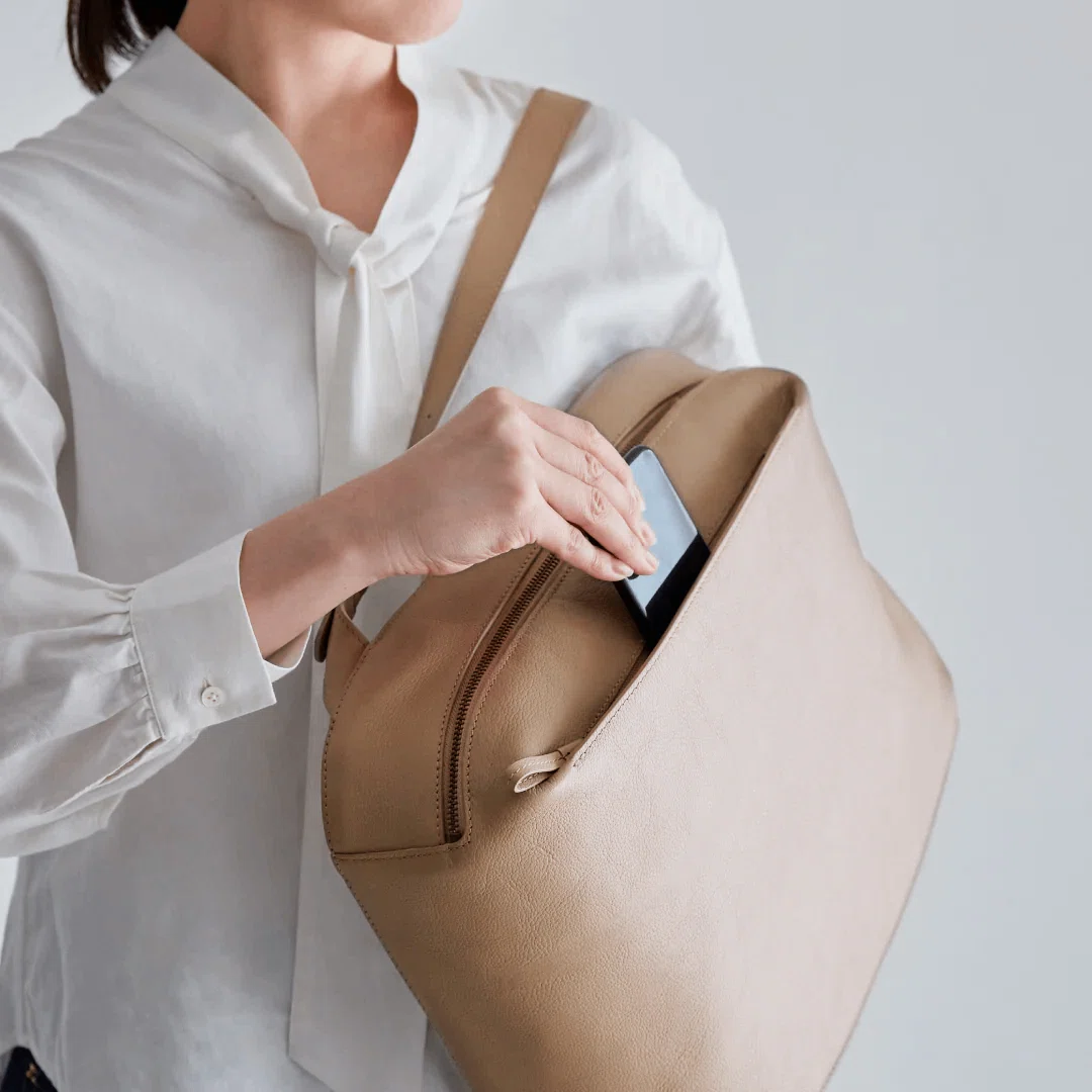 バッグひとつでお出かけも仕事もどんなシーンにも使える万能バッグ