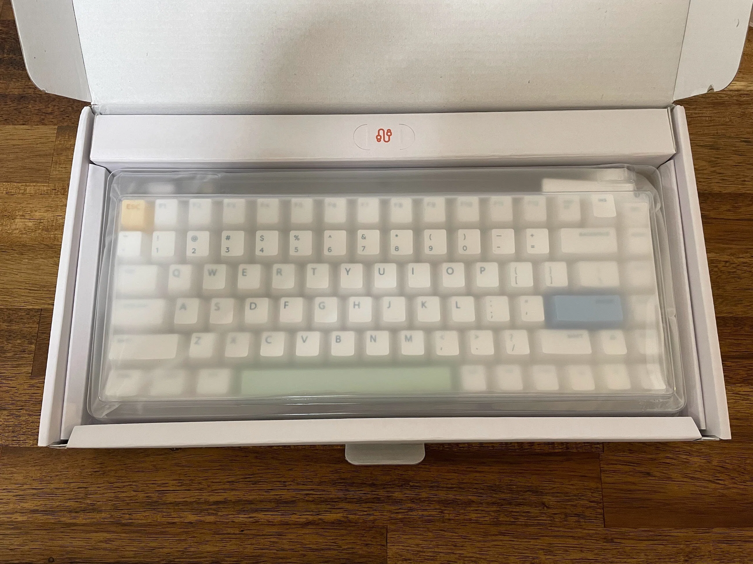 ホットスワップ対応の透け透け中華キーボード【MIKIT MT80】｜東洋トーヨー
