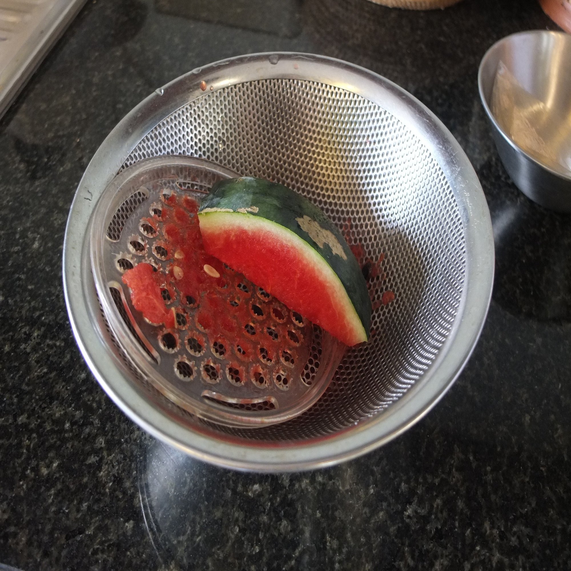 飲み物を何でもゼリーにする（ミロ、牛乳、タイティー、絞ったスイカ）｜Nancy