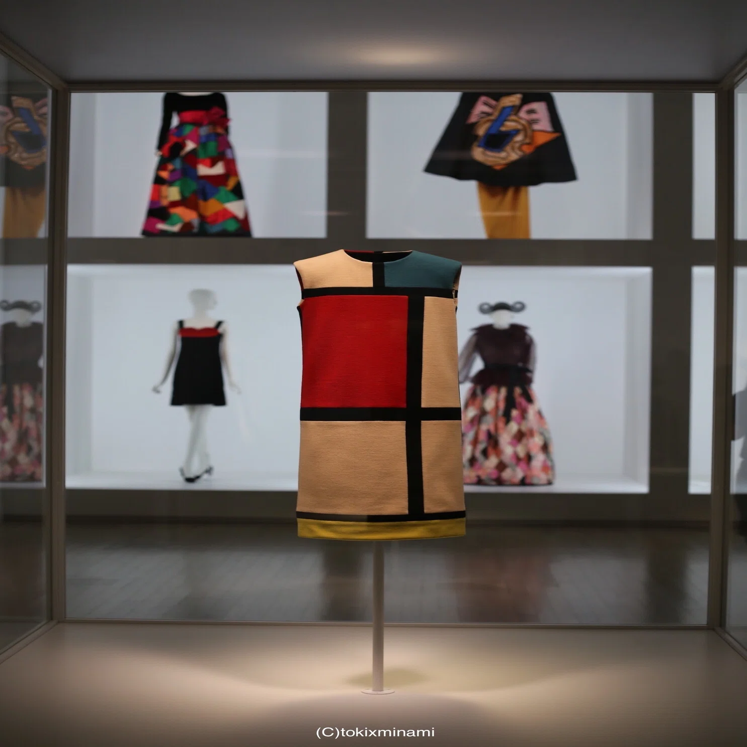 イヴ・サンローラン展 時を超えるスタイル｜Toki Minami