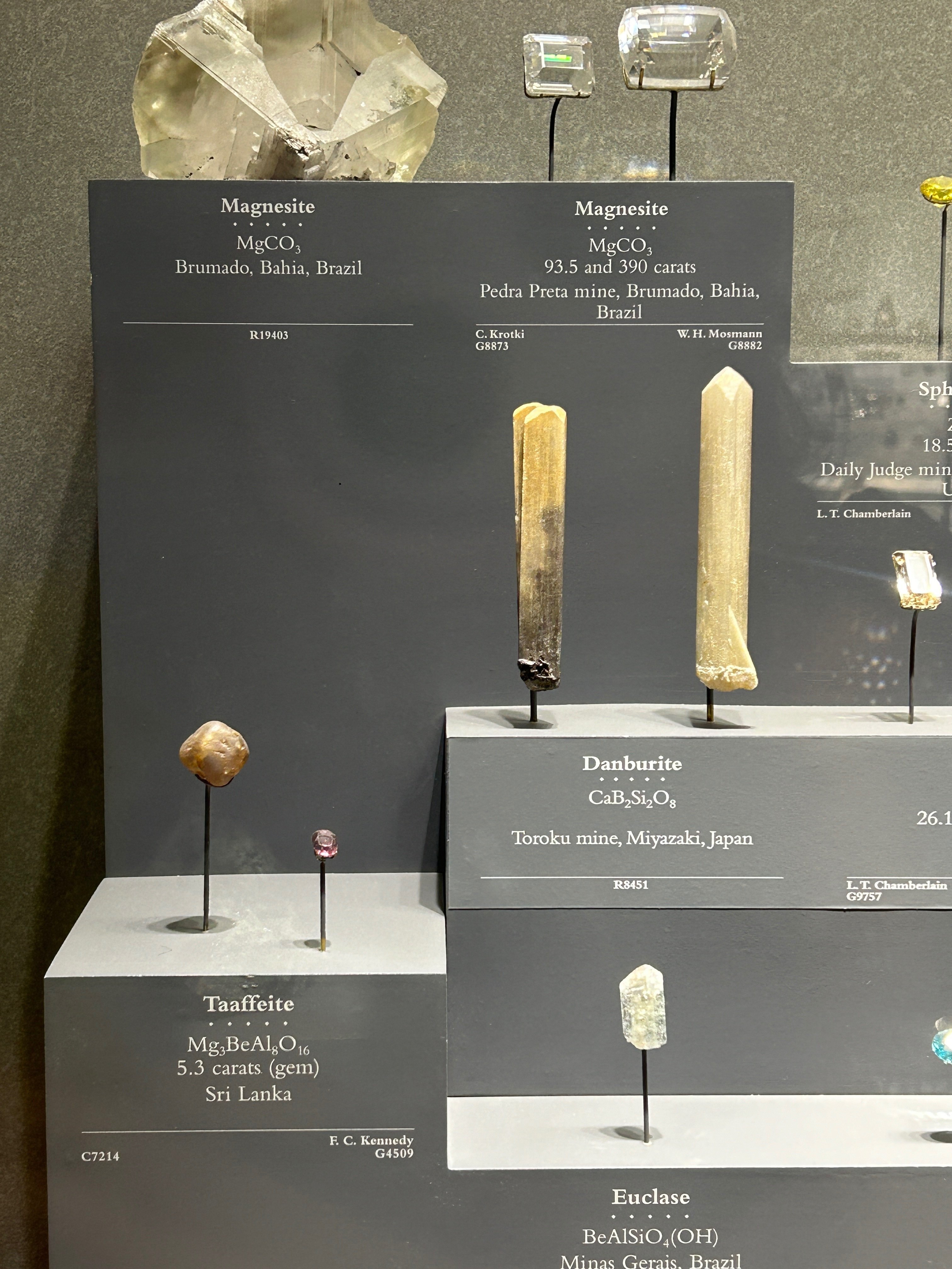 スミソニアン自然史博物館(4)鉱物の多様性ある世界を知るには