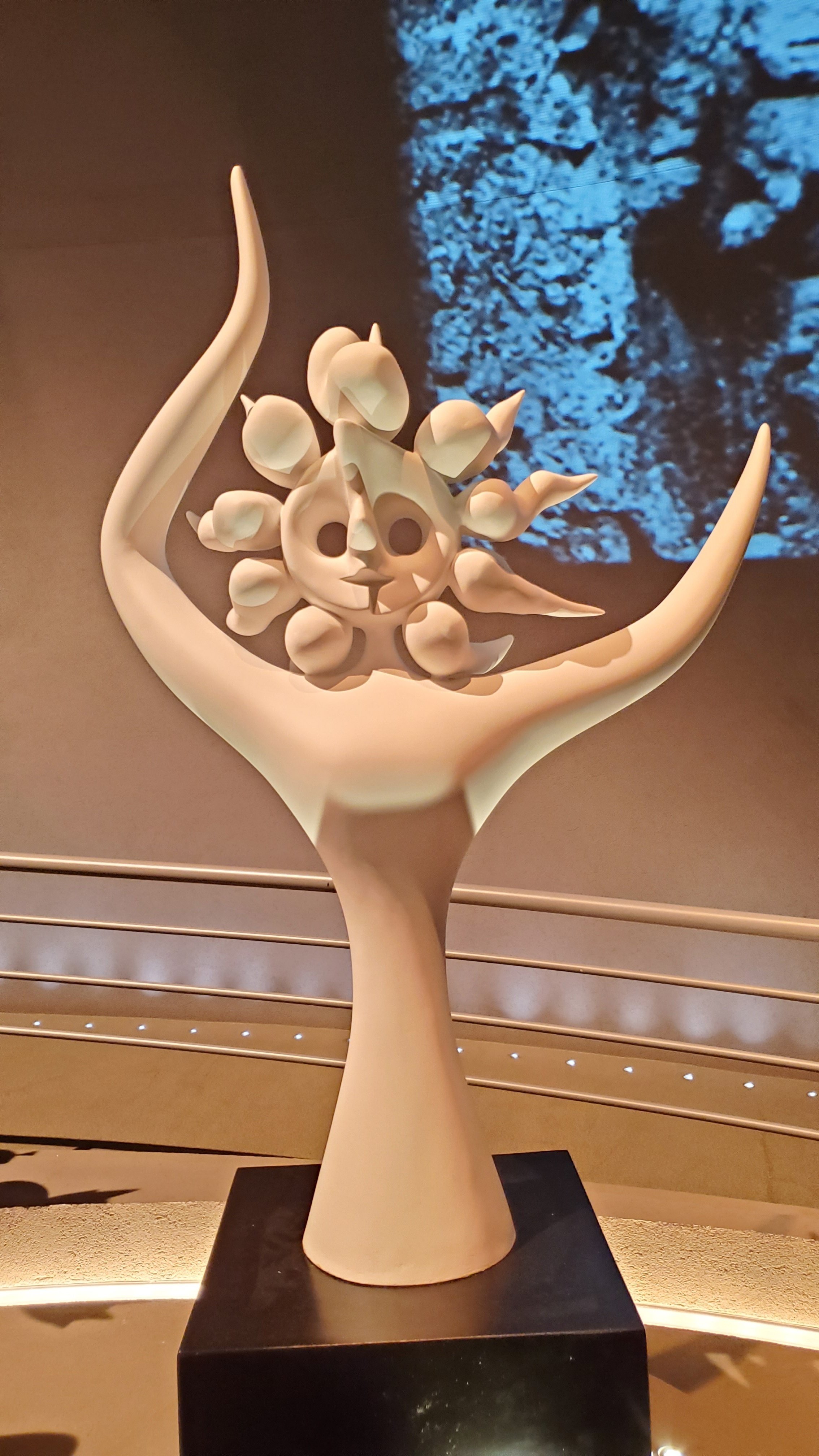 岡本太郎の若い時計台 #45｜iogimachi