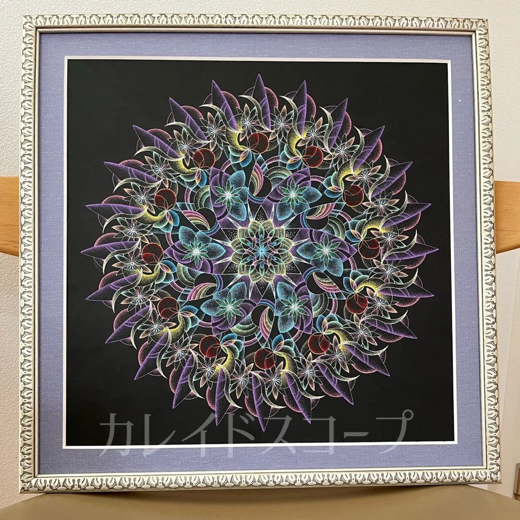 宙を奏でる点描曼荼羅画」描いています｜寺山瑞穂