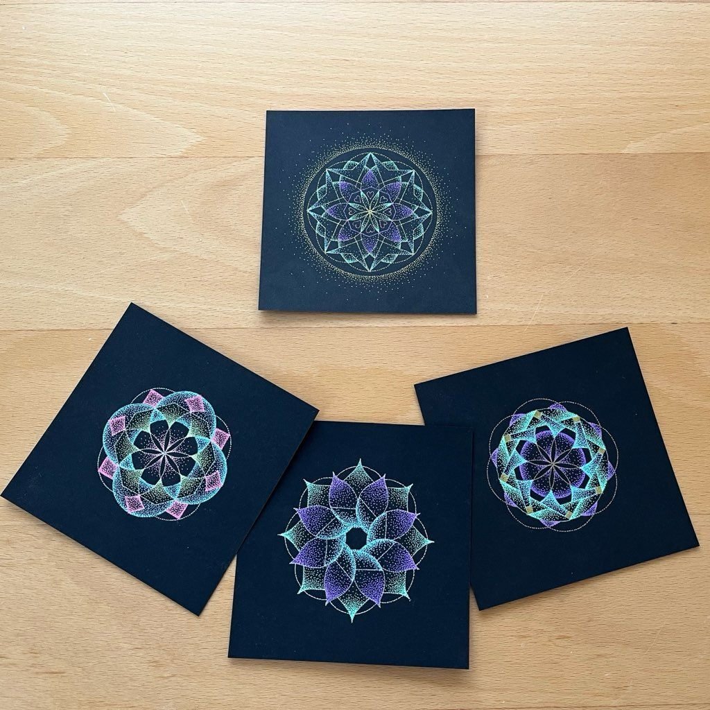 宙を奏でる点描曼荼羅画」描いています｜寺山瑞穂