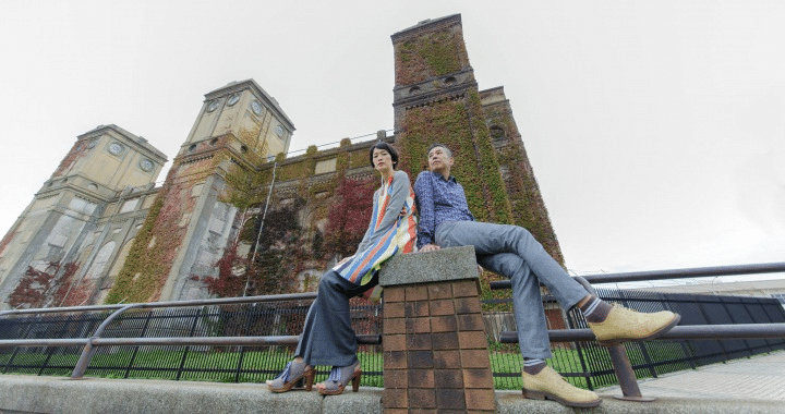 ファッションモデルのボーカル甲田益也子とキーボードの木村達司