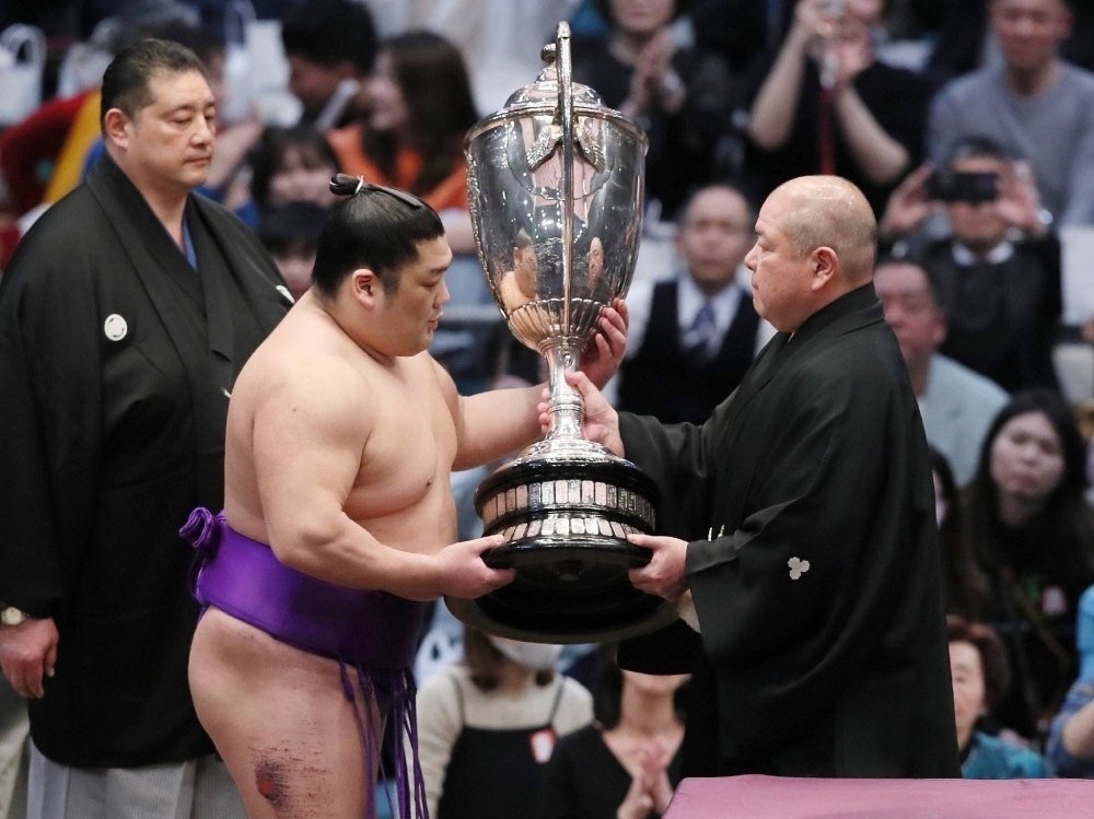 尊富士が2024年大相撲春の大阪場所で、1914年以来110年ぶりの新