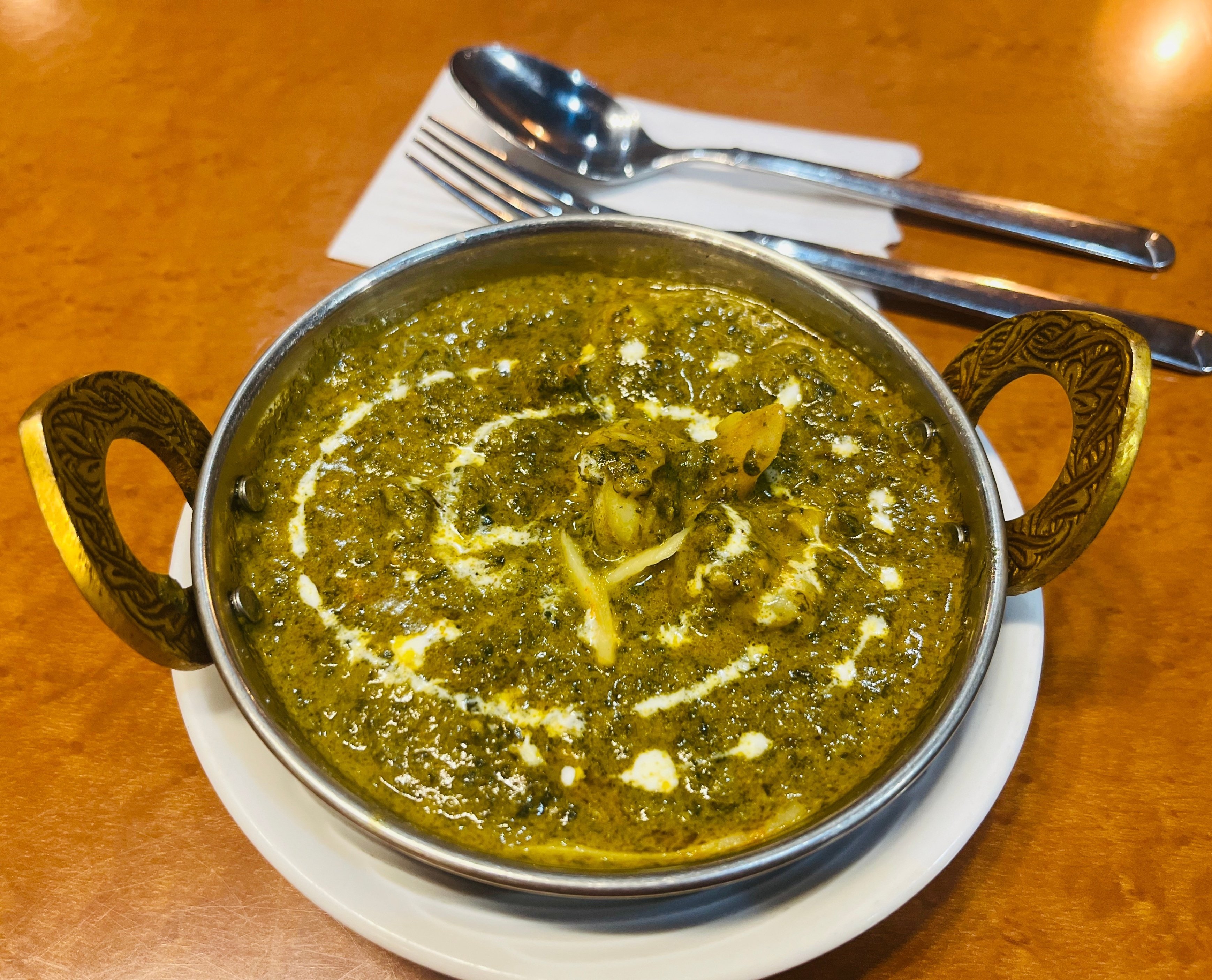 炎マサラインドカレー」が提供する「週替わりほうれん草エビカレー