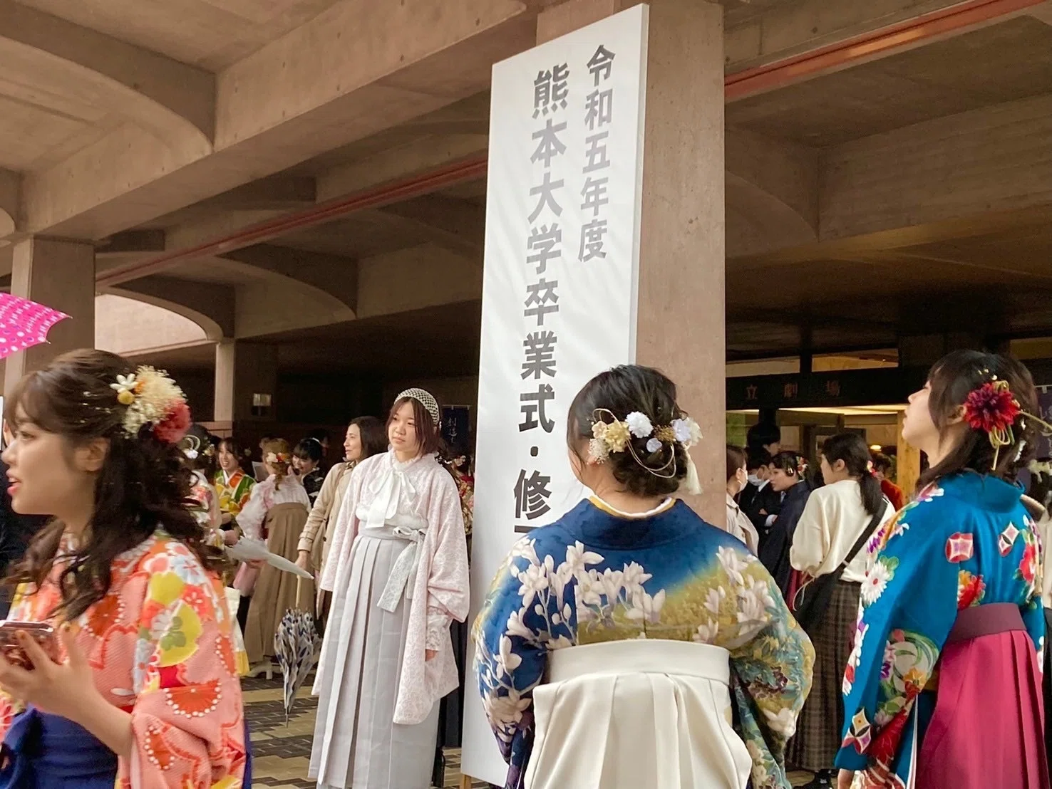 曇天の中でも決意新たに 熊大で卒業式 2308人が巣立つ｜熊本大学新聞 