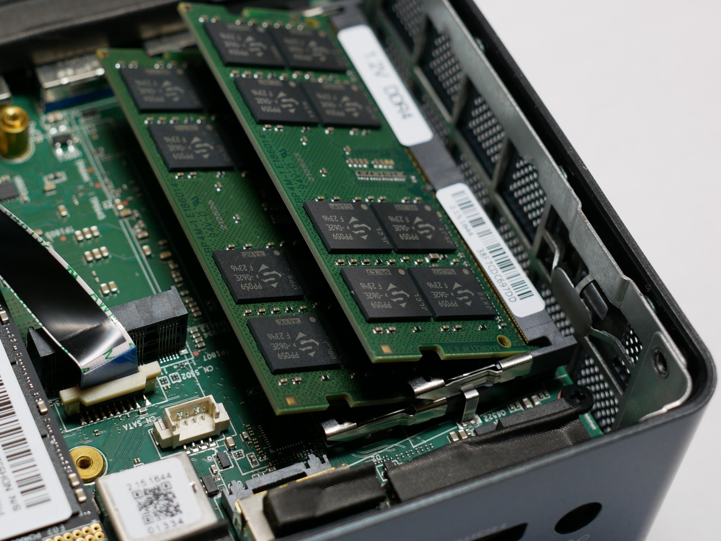 Extra Issue: ミニ PC のメモリを最大まで増やしてみた - GEEKOM Mini