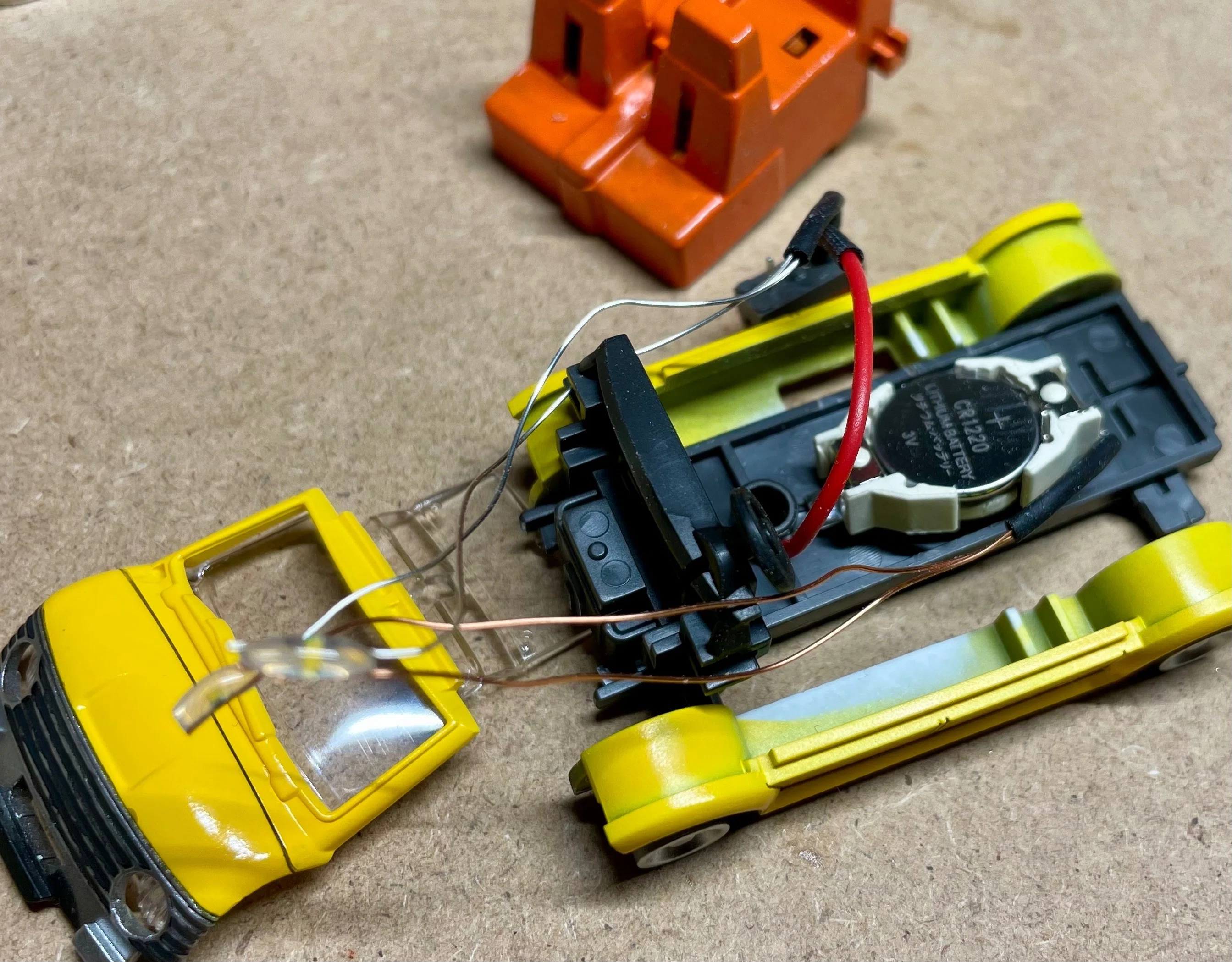 亀仙人のワゴン車のプラモデルをつくる｜渡辺あきら