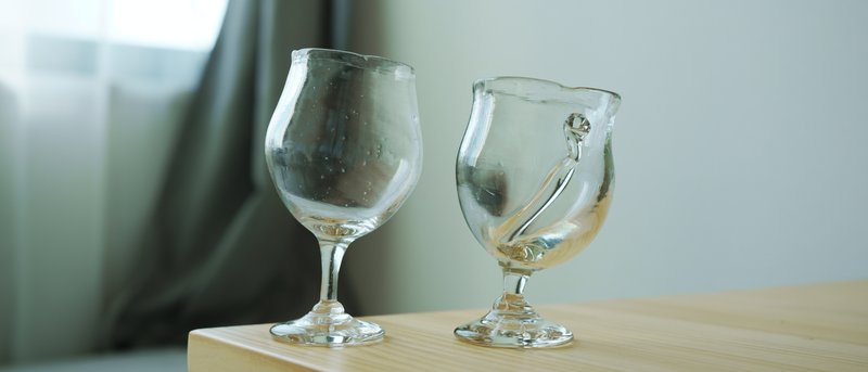 二脚のpecori glass