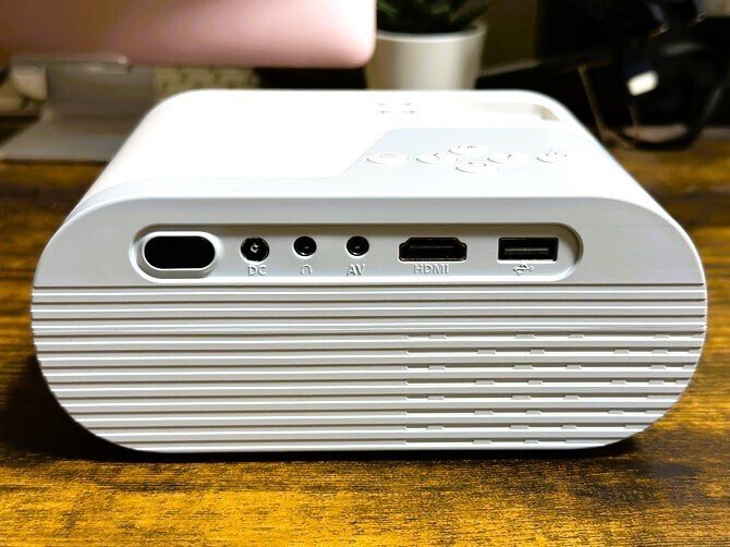 小型ながら12000LM&1080P、5GWiFi接続可能なプロジェクター 小型ながら12000LM&1080P、5GWiFi接続可能なプロジェクター