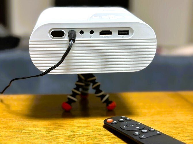 小型ながら12000LM&1080P、5GWiFi接続可能なプロジェクター 小型ながら12000LM&1080P、5GWiFi接続可能なプロジェクター