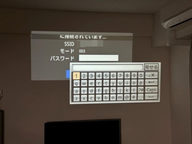 小型ながら12000LM＆1080P、5GWiFi接続可能なプロジェクター