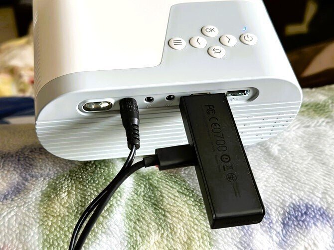 Amazon.co.jp: 【進級版&超小型】YOWHICKプロジェクター 18000LM