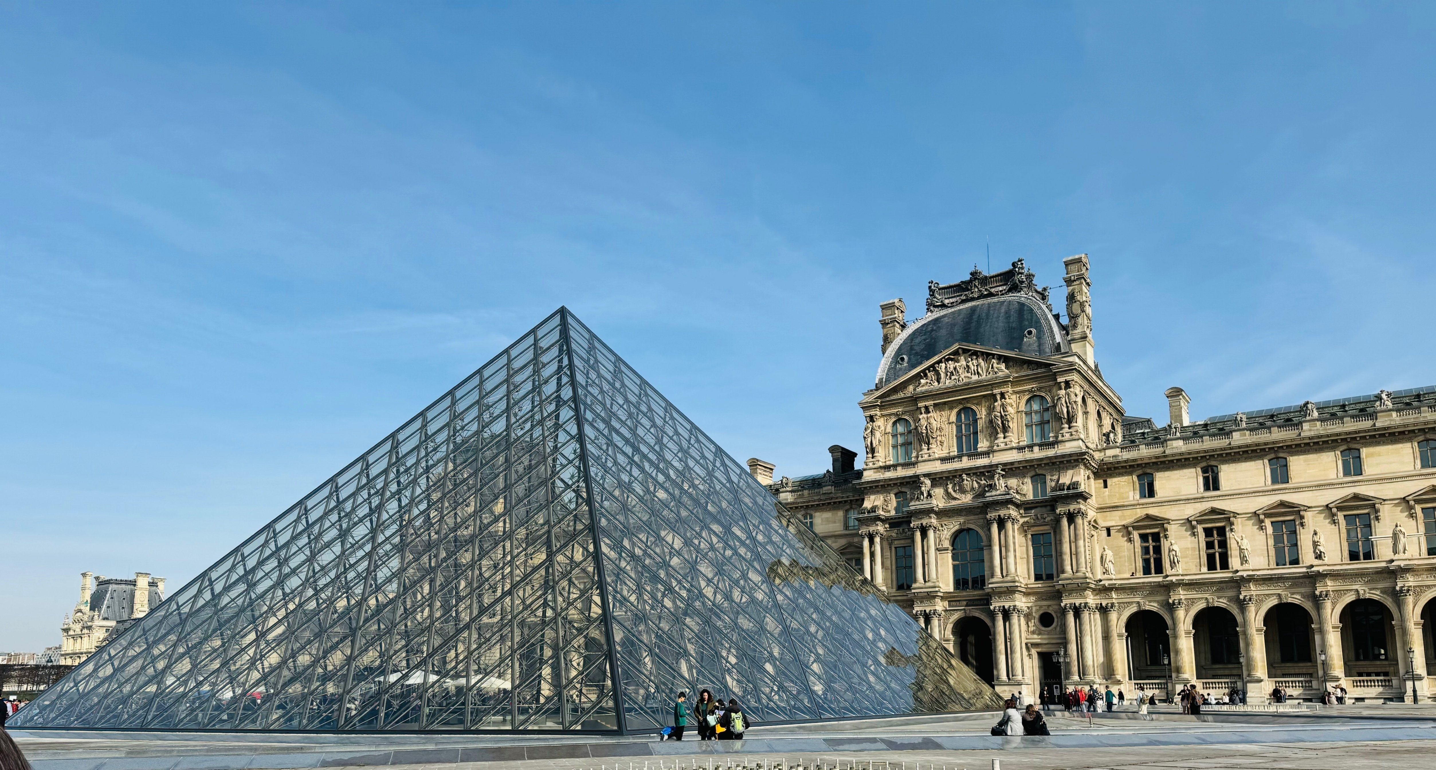 【フランス現地購入／ルーブル美術館】アクセサリー本（フランス語・英語） フランス現地購入／ルーブル美術館】アクセサリー本（フランス語