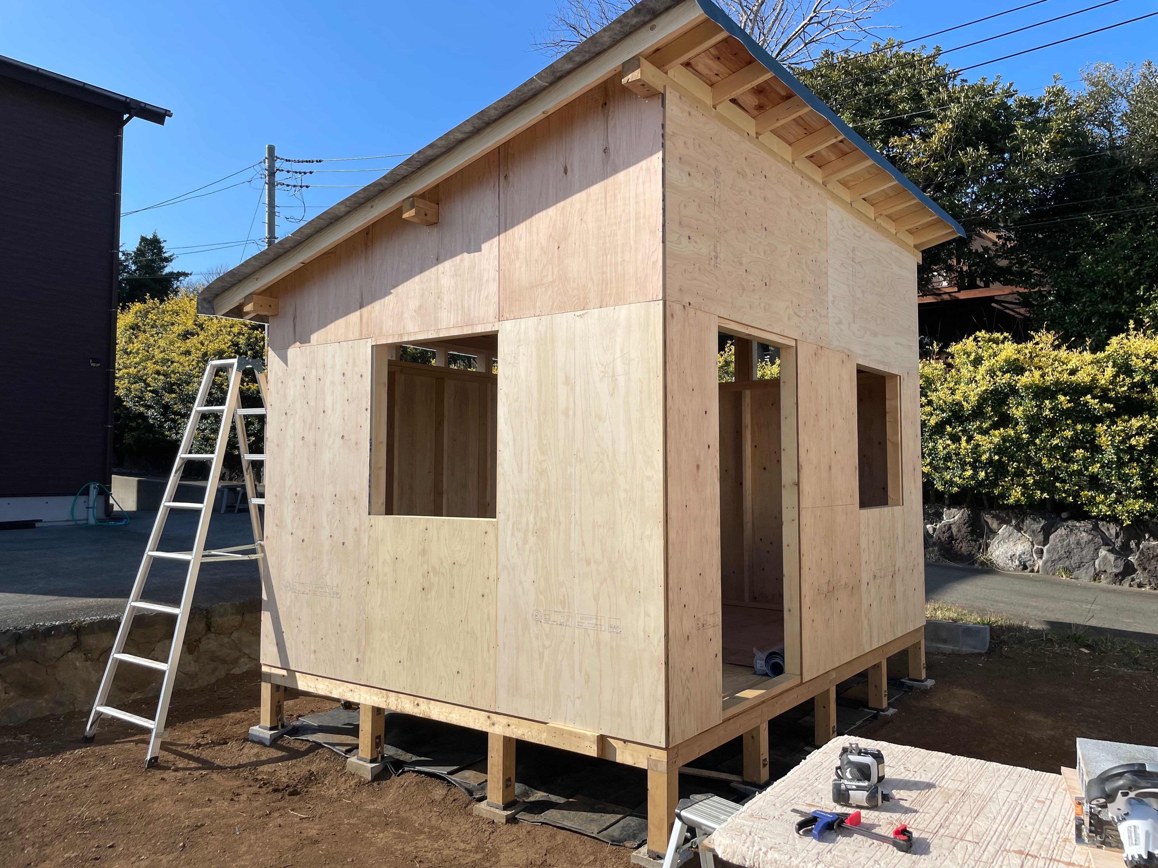 倉庫 板金屋根•外壁•破風•雨樋工事》 屋根:縦葺きTロック333