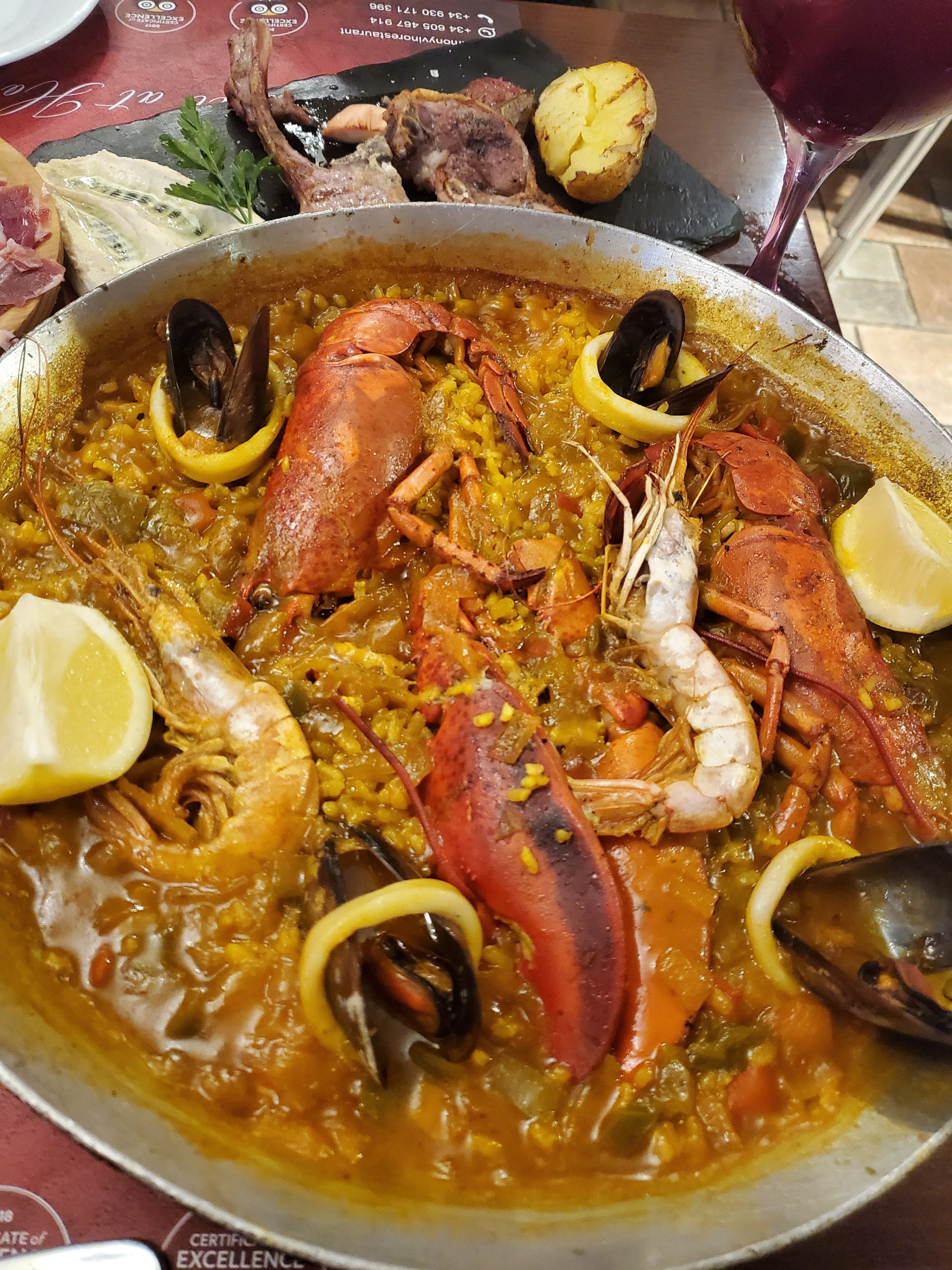 同じスキンケアコンセプトならどっちを選ぶ？世界の化粧品原料で3本