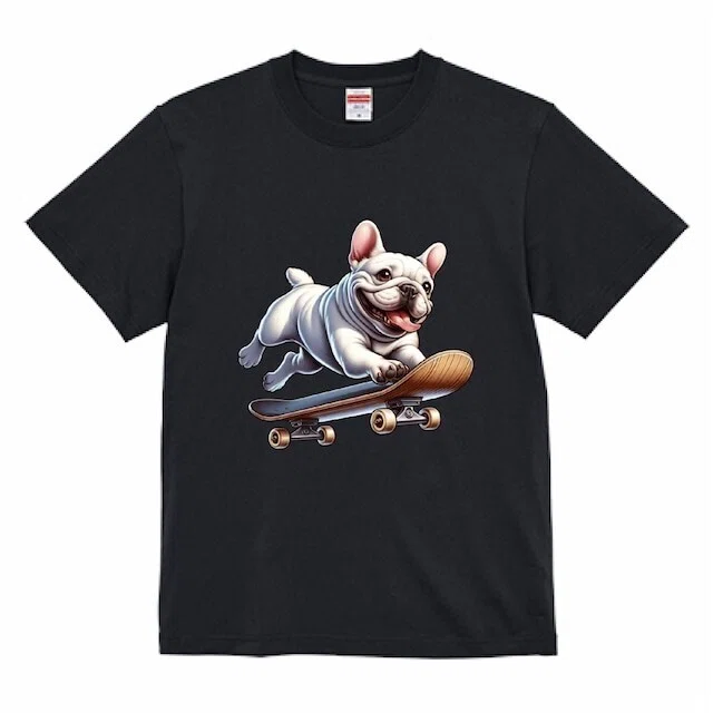 スケートボードを楽しむフレンチブルドッグのTシャツで、日常に