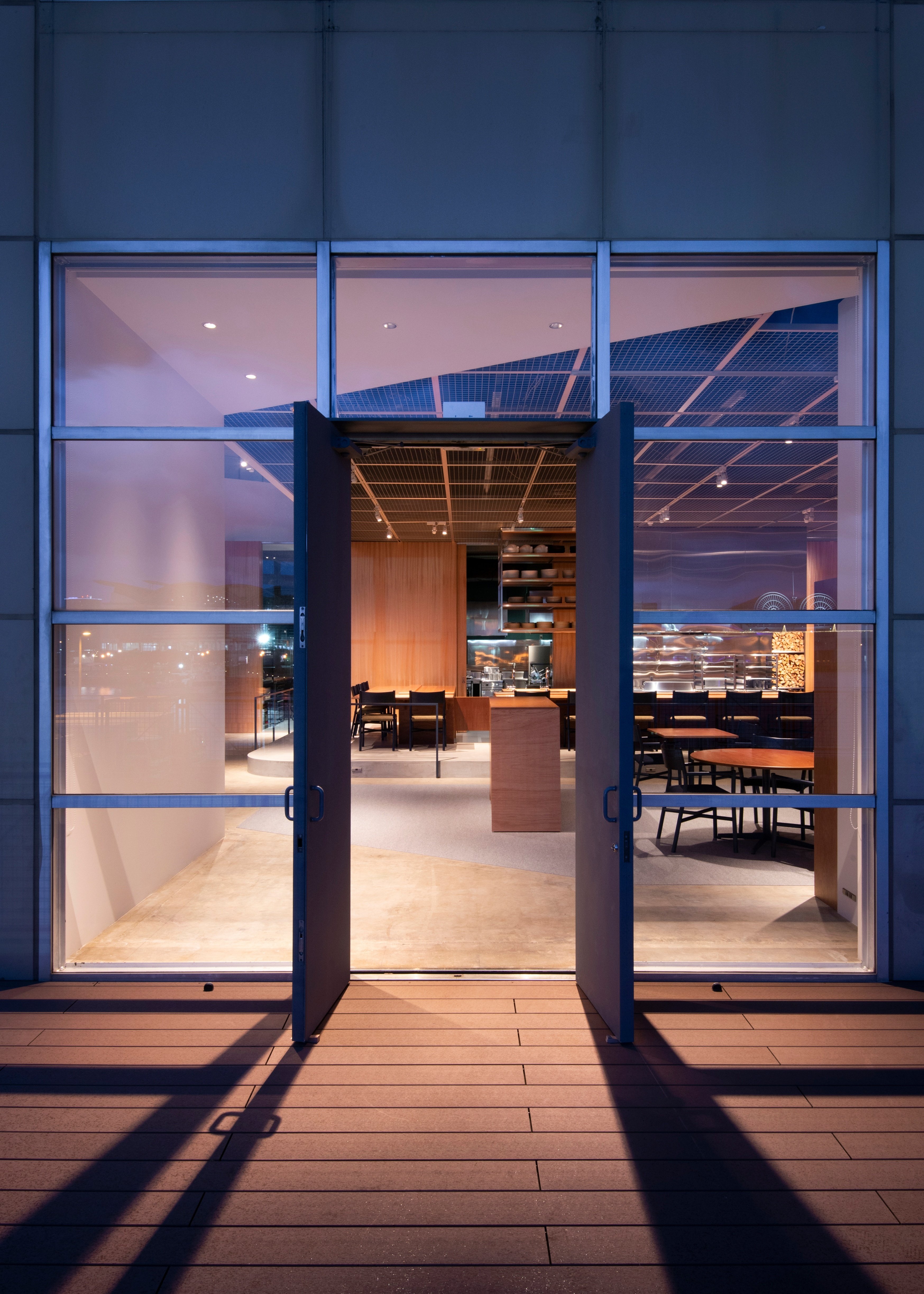 本場ミシュランガイドの星つきシェフが、福岡の海沿いに拠点を構えた