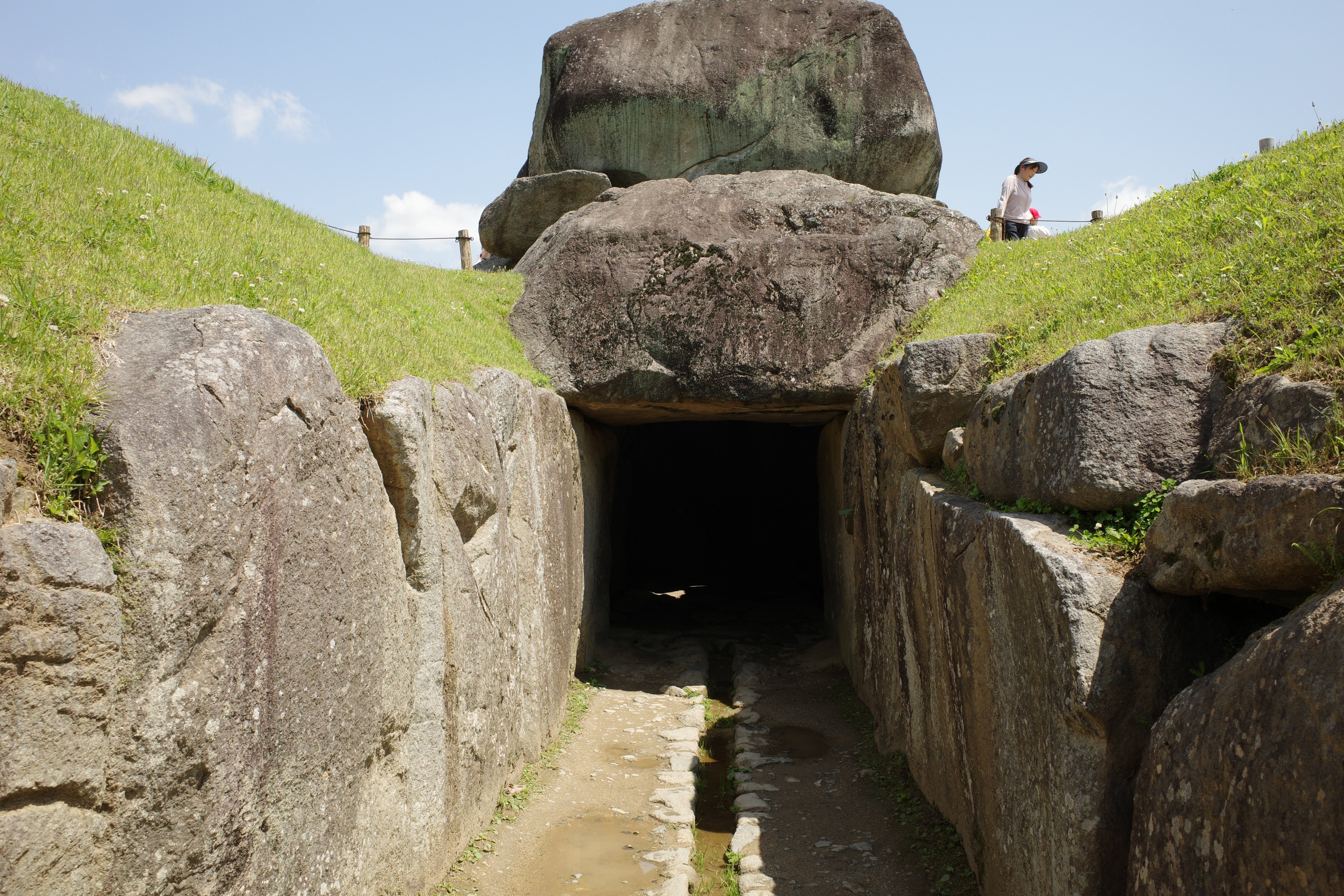 日本で一番有名な古墳～石舞台古墳～｜nitada