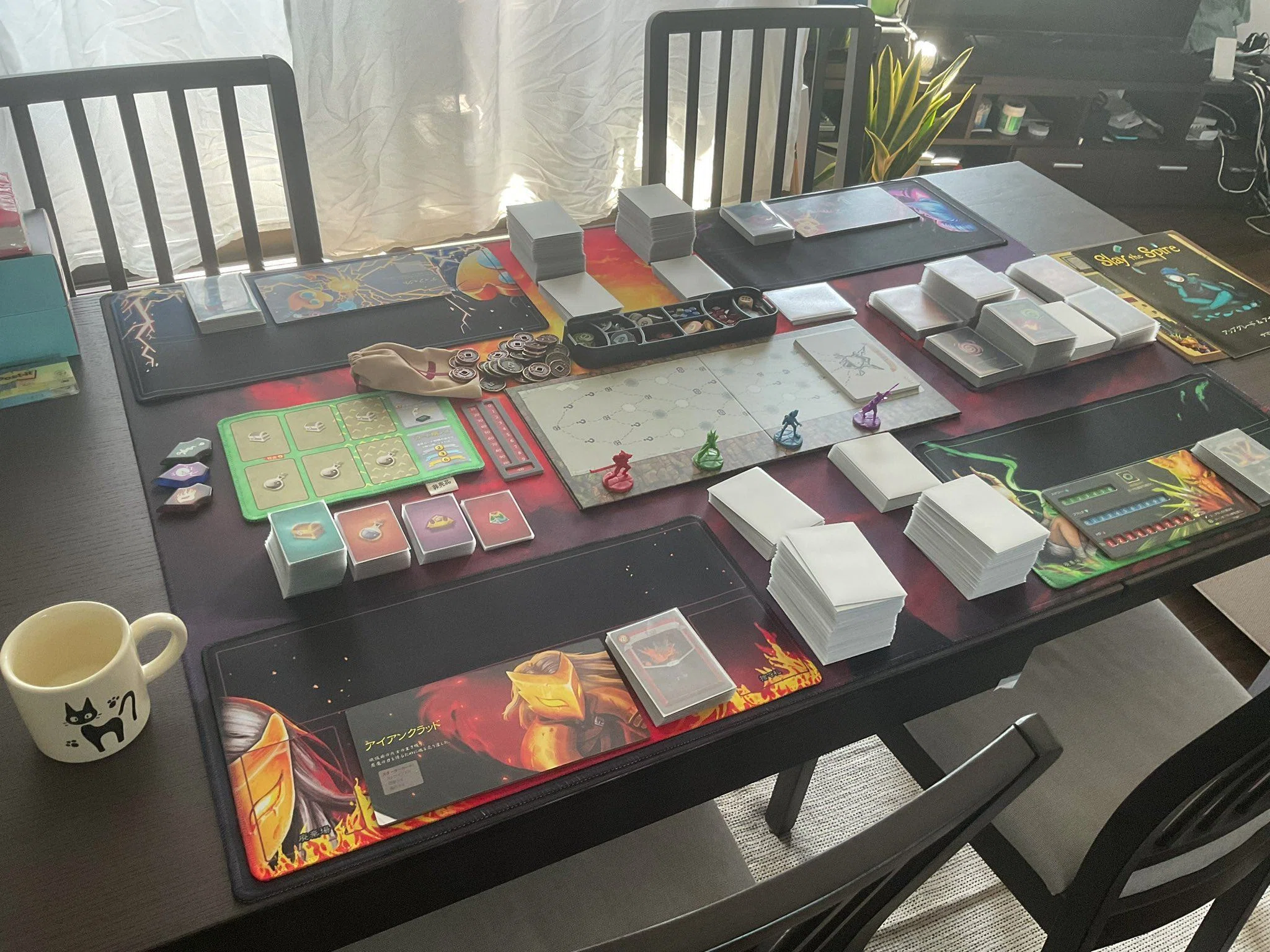 Slay the Spire: The Board Game とあわせて買いたいスリーブと