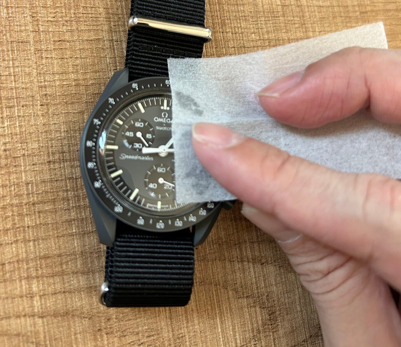 MOONSWATCHを傷から守る上級者向け保護シート「ミヤビックス」が大満足