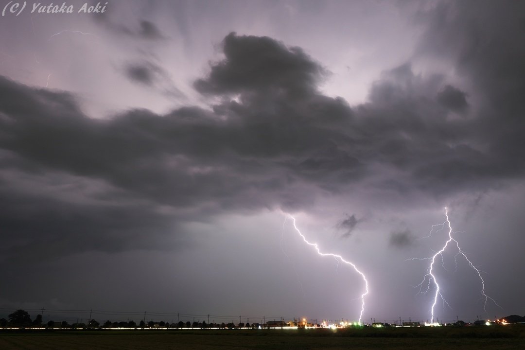 ＋の落雷 －の落雷｜青木豊｜写真家・ストームチェイサー
