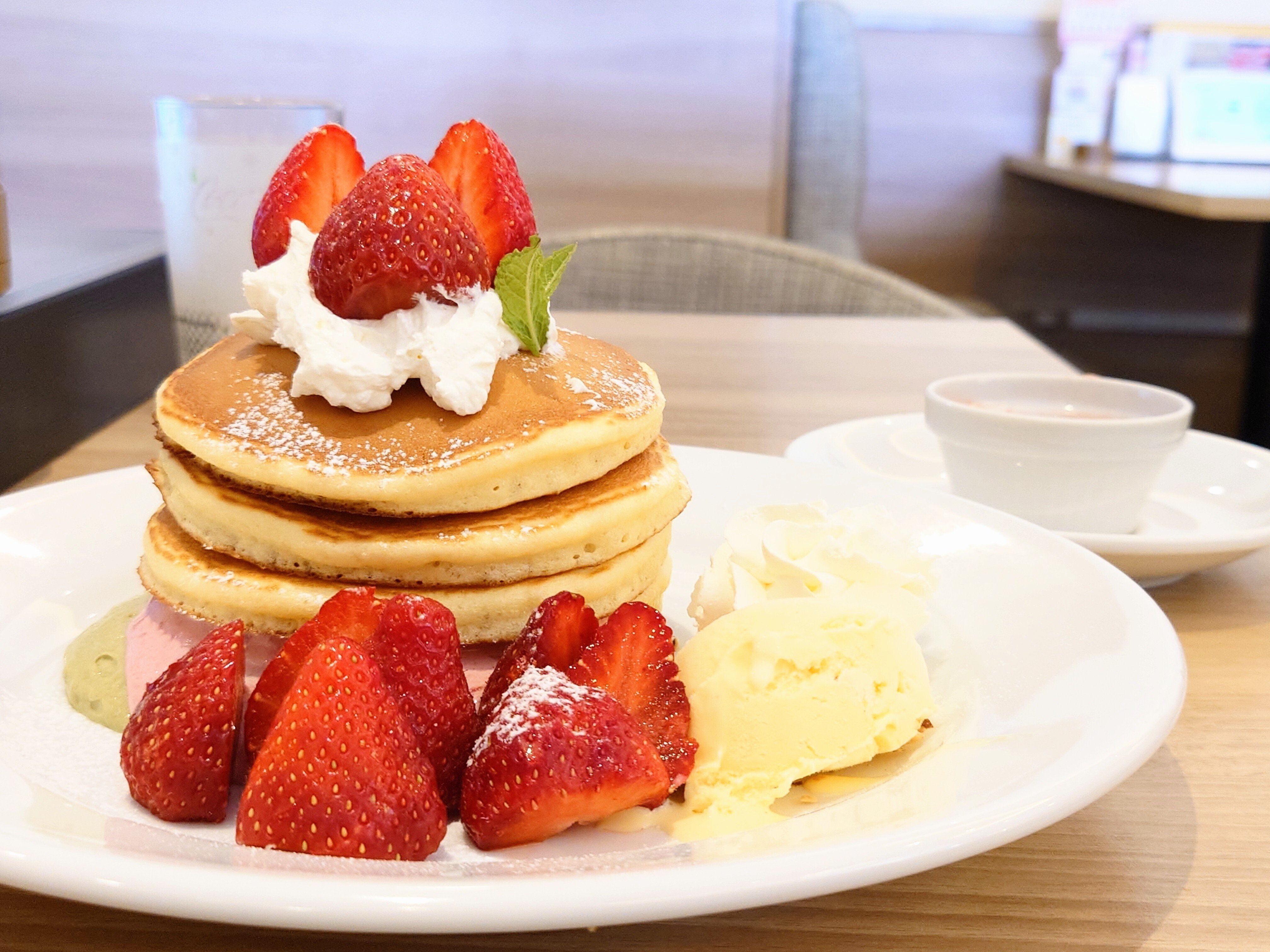 ▒しあさま 専用▒いちごホットケーキ▒ デニーズ】「あまおうとピスタチオのパンケーキ5枚～ハニーベリー