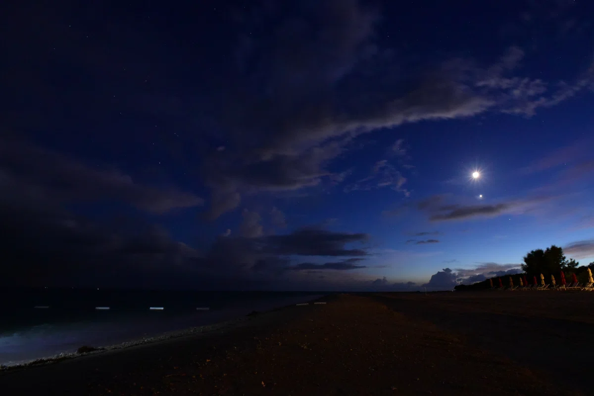 025 夕暮れの海 星で満ちる空｜ゆくる小浜島|星野リゾート