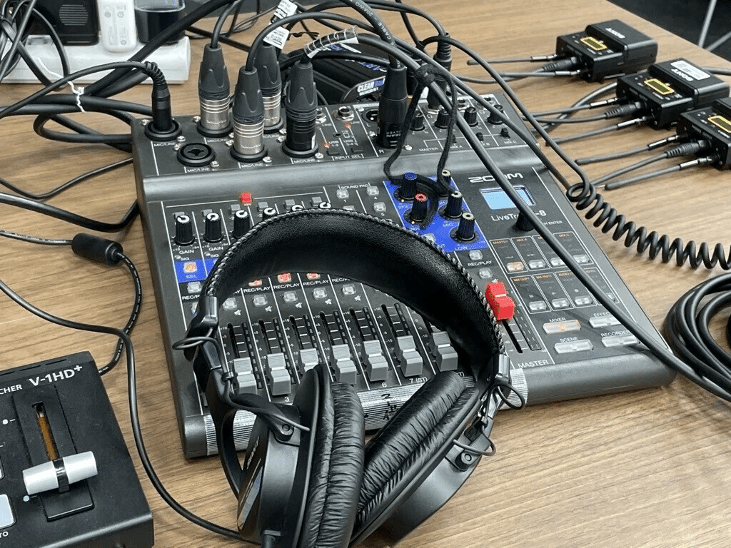配信初心者にもオススメ!音声ミキサー「TASCAM model 12」は 配信初心者にもオススメ!音声ミキサー「TASCAM model 12」は